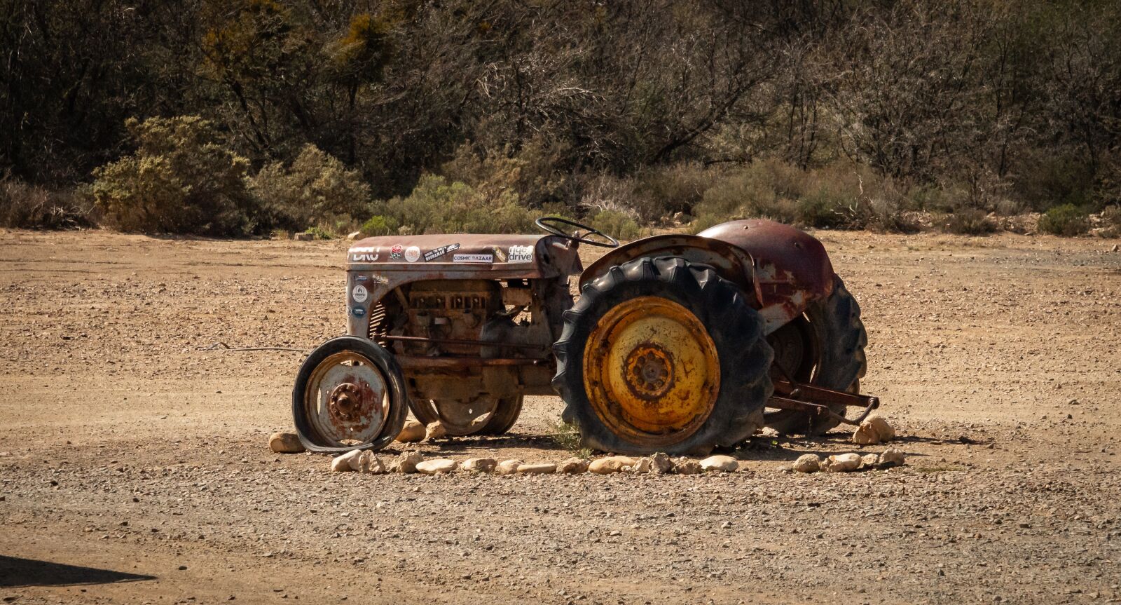Nikon D3200 sample photo. Tractor, field, old photography