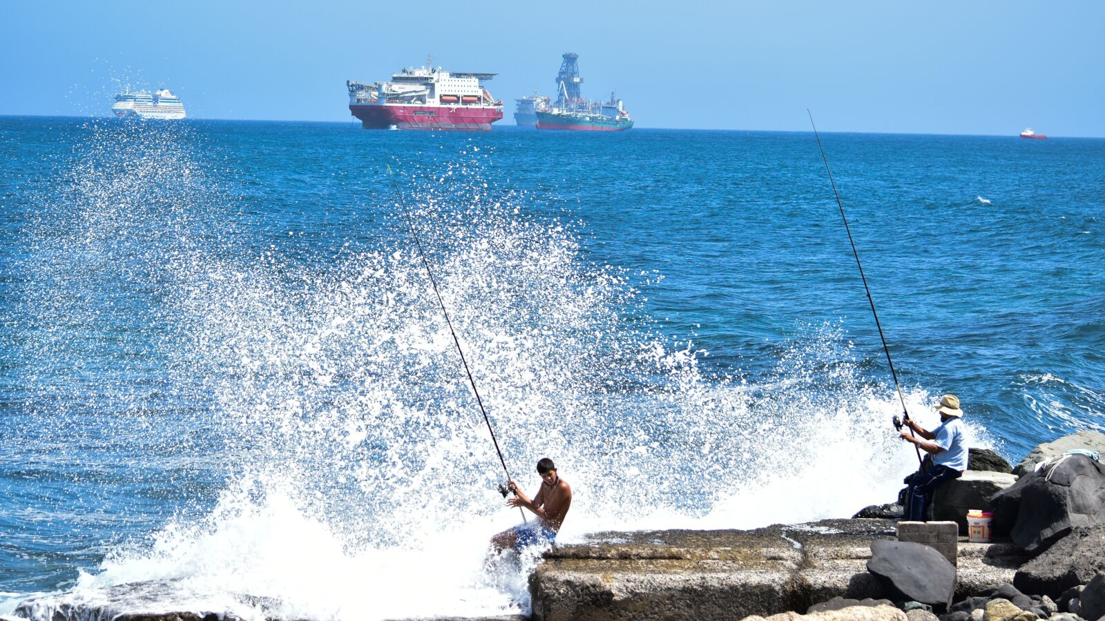 Nikon D3500 sample photo. Fisherman, ocean, fishing photography
