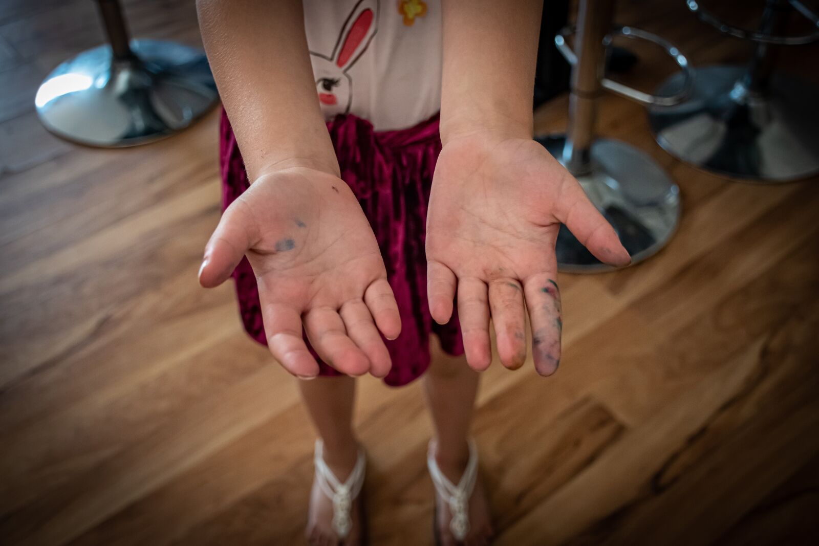 Nikon D5600 sample photo. Dirty hands, hands, dirty photography