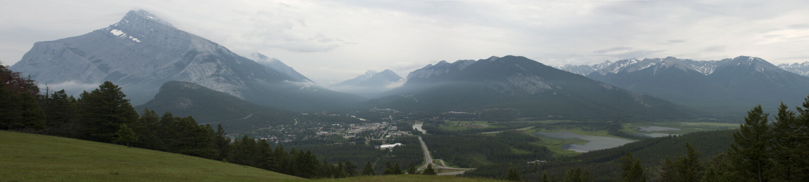 Canon EOS 40D + Canon EF-S 17-55mm F2.8 IS USM sample photo. Mountains, rainy, town, canada photography