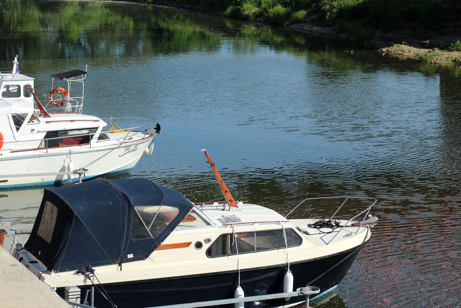 Canon EOS 1200D (EOS Rebel T5 / EOS Kiss X70 / EOS Hi) sample photo. Motorboats, haven, port photography