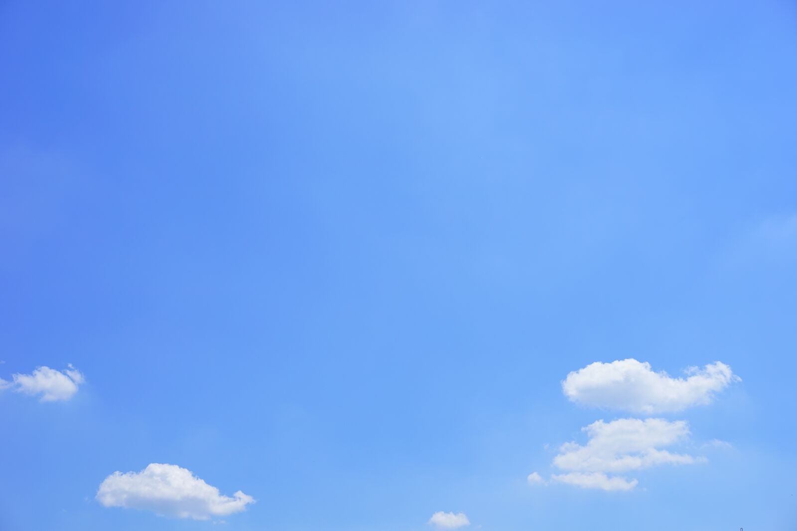 Sony a7 + Sony Sonnar T* FE 55mm F1.8 ZA sample photo. Clouded sky, clouds, cumulus photography