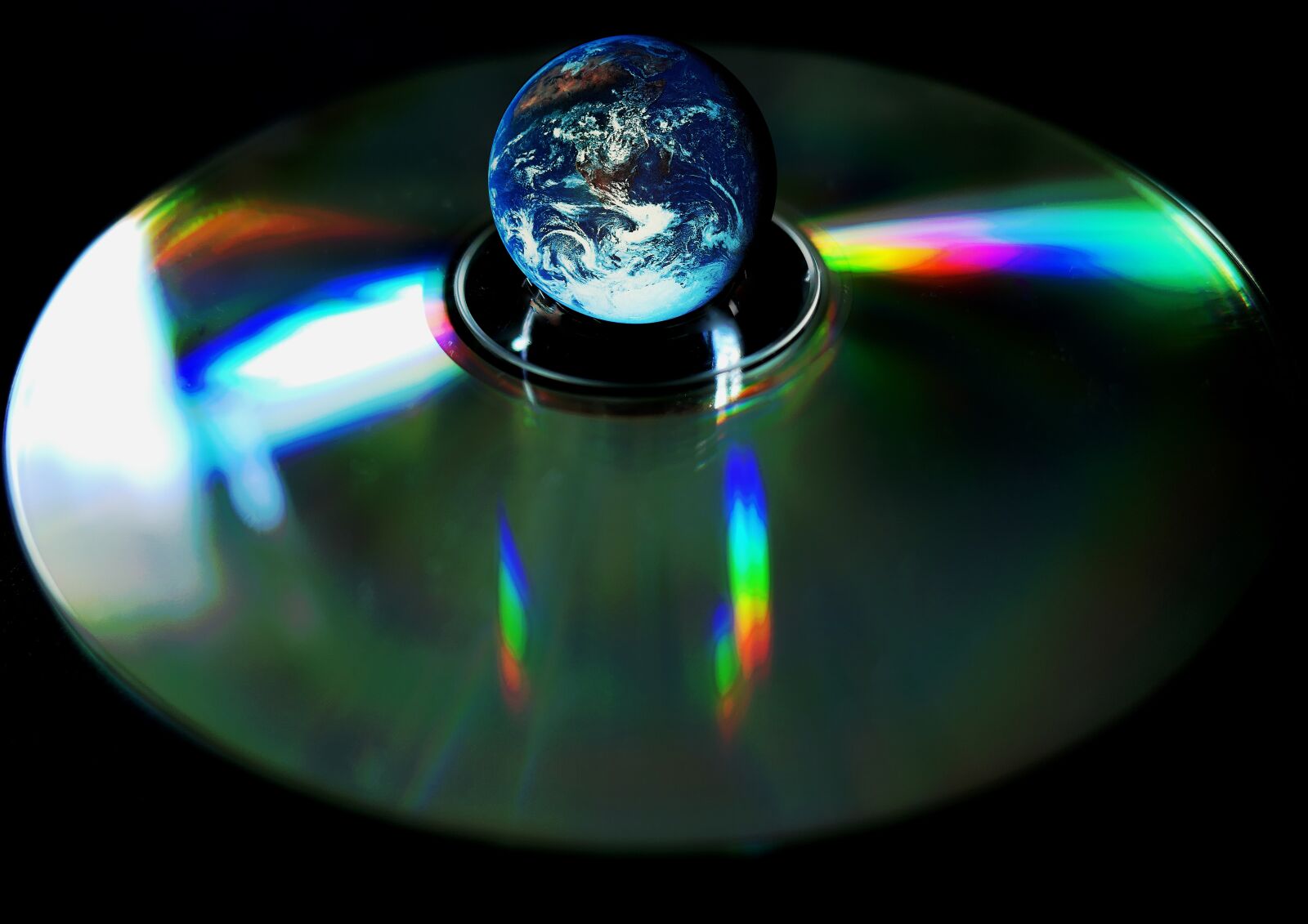 Panasonic Lumix DMC-LX10 (Lumix DMC-LX15) sample photo. Ball, earth, glass photography