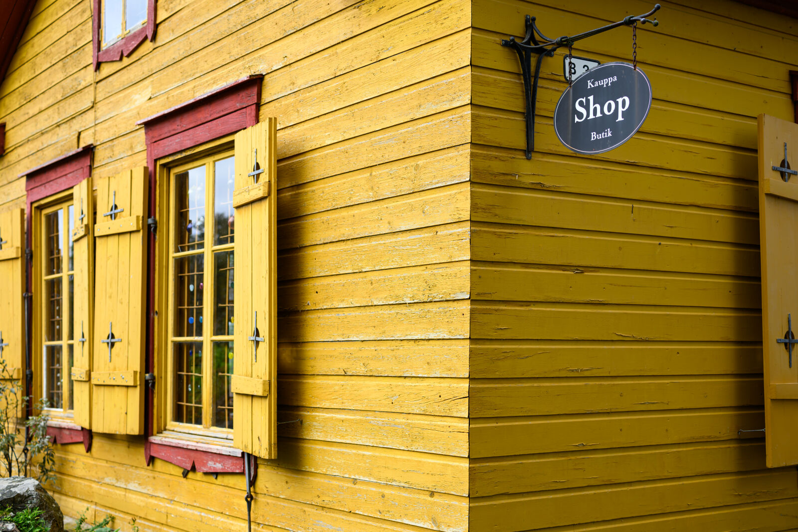 Nikon Nikkor Z 50mm F1.4 sample photo. Yellow house shop photography