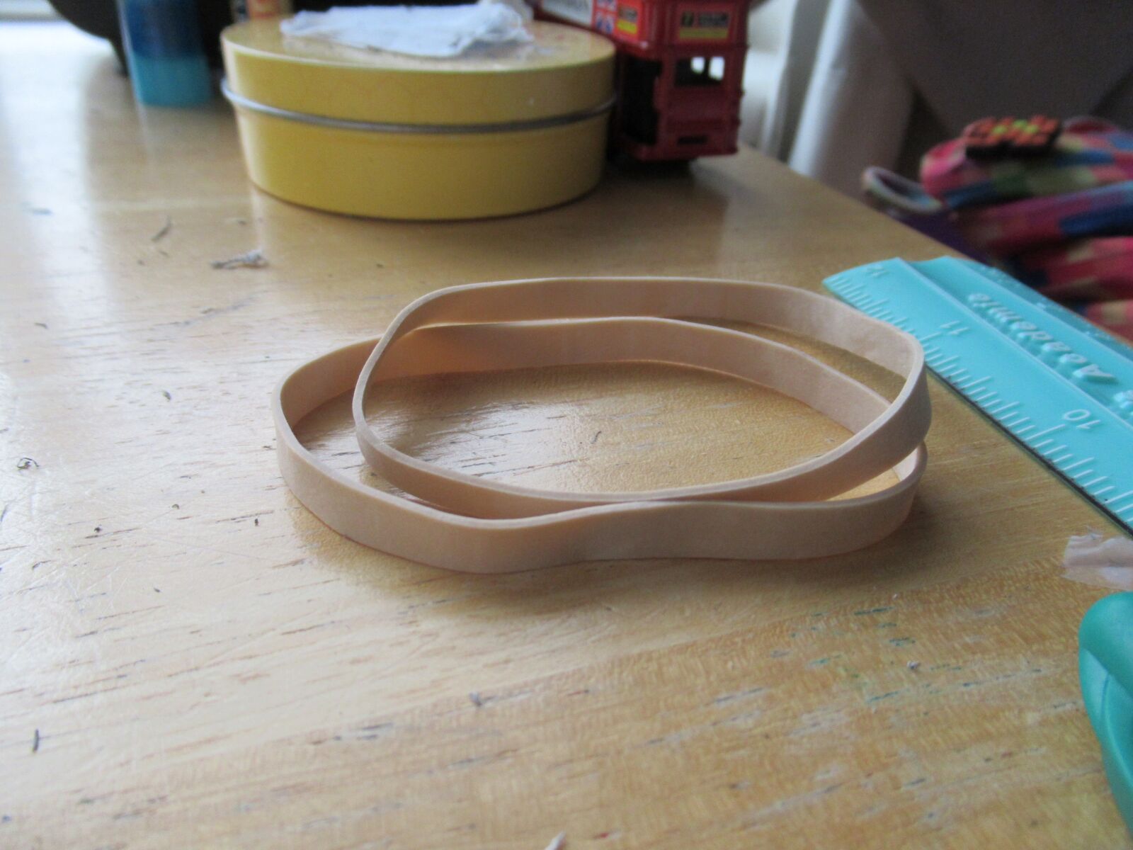 Canon PowerShot SX620 HS sample photo. Rubber bands, desk, office photography
