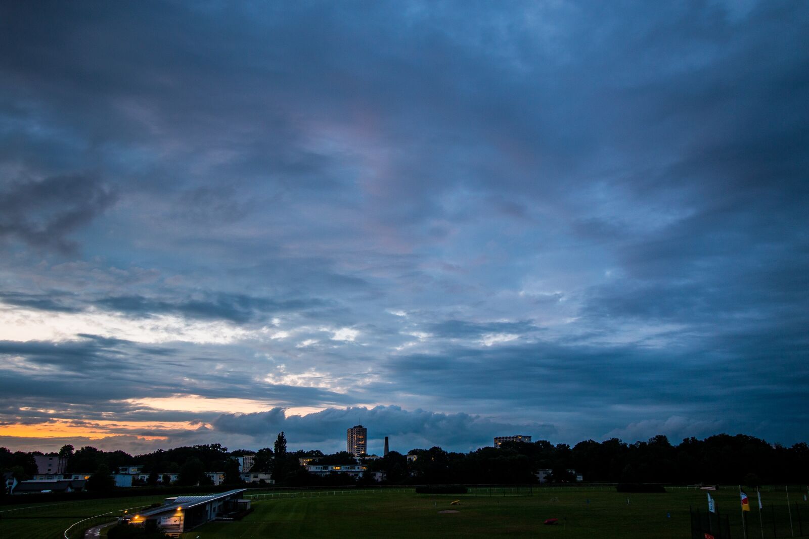 Canon EOS 70D sample photo. Sky, city, clouds photography