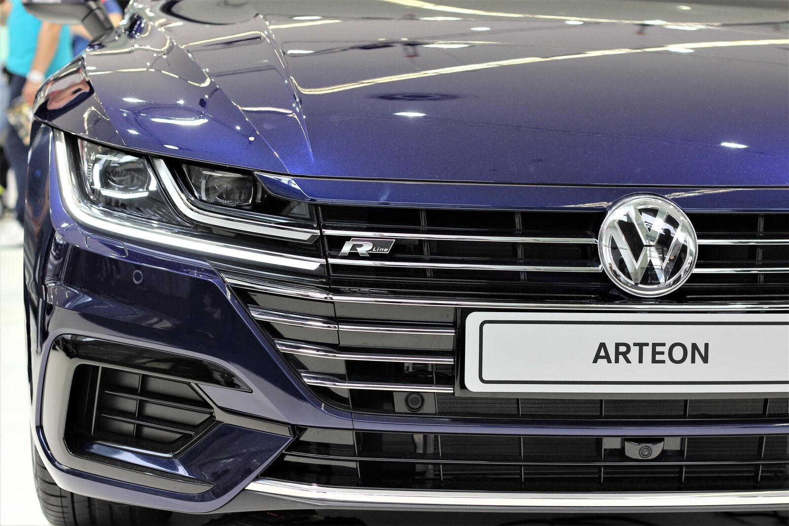 Canon EOS 600D (Rebel EOS T3i / EOS Kiss X5) + Canon EF 50mm F1.8 II sample photo. Car, volkswagen arteon, auto photography