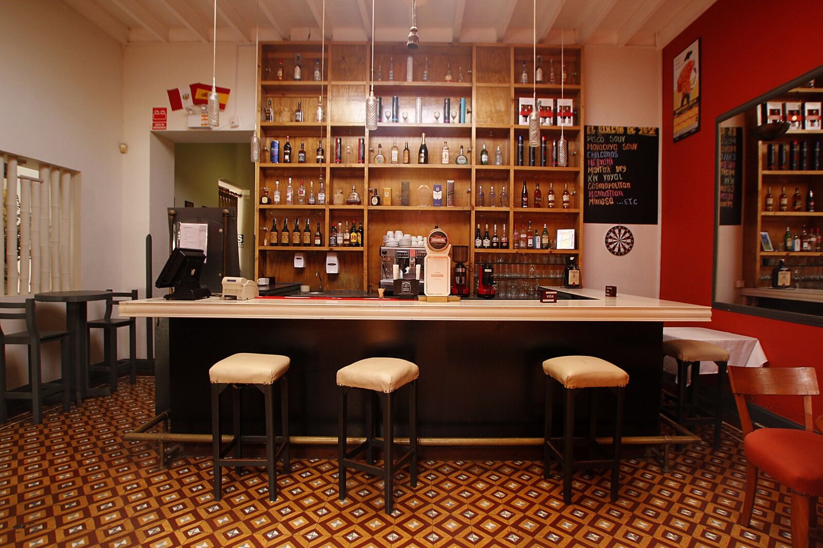 Canon EOS 60D sample photo. Restaurant, bar, cafe photography