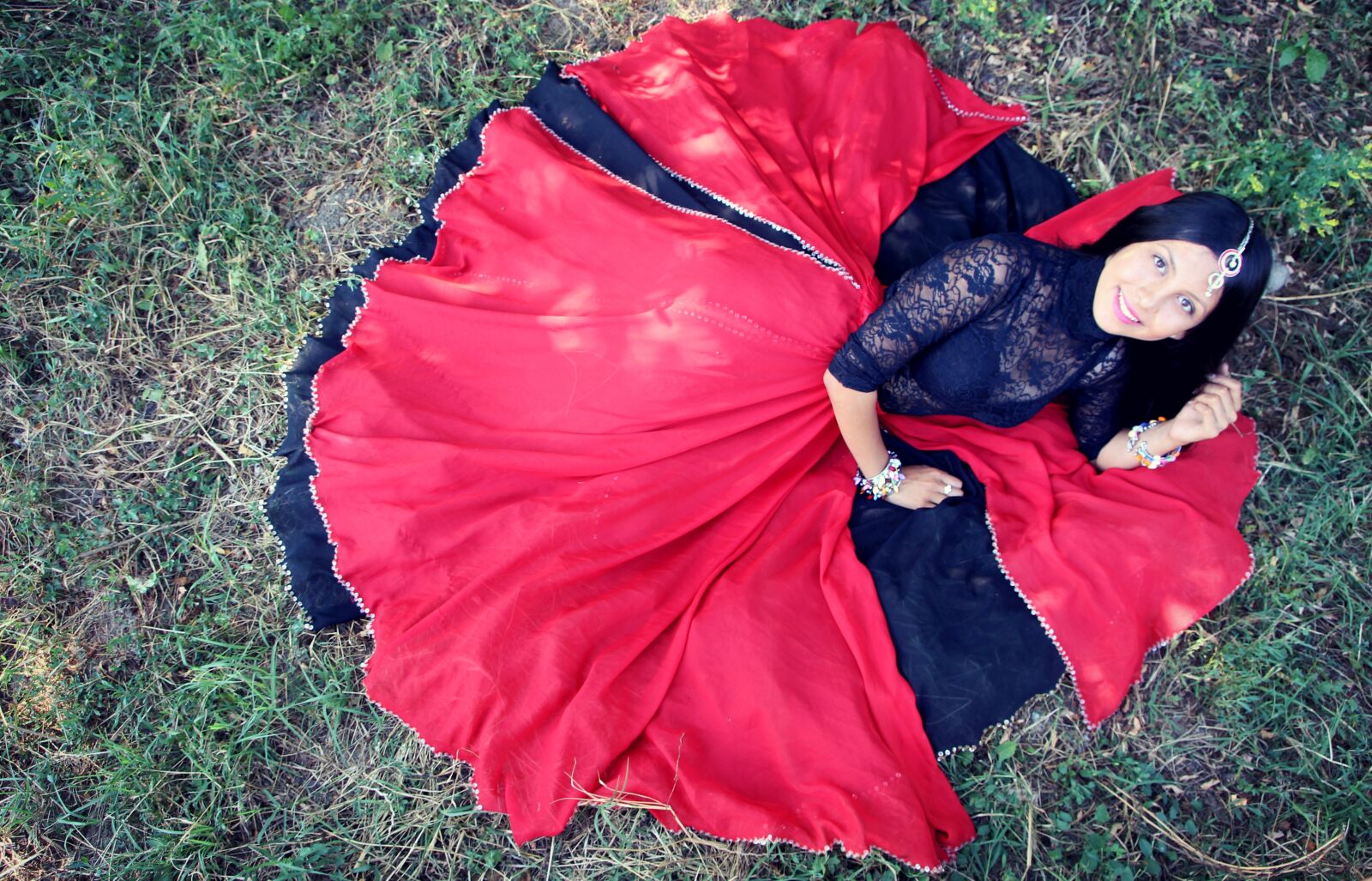 Canon EOS 700D (EOS Rebel T5i / EOS Kiss X7i) sample photo. Girl, indian, red photography