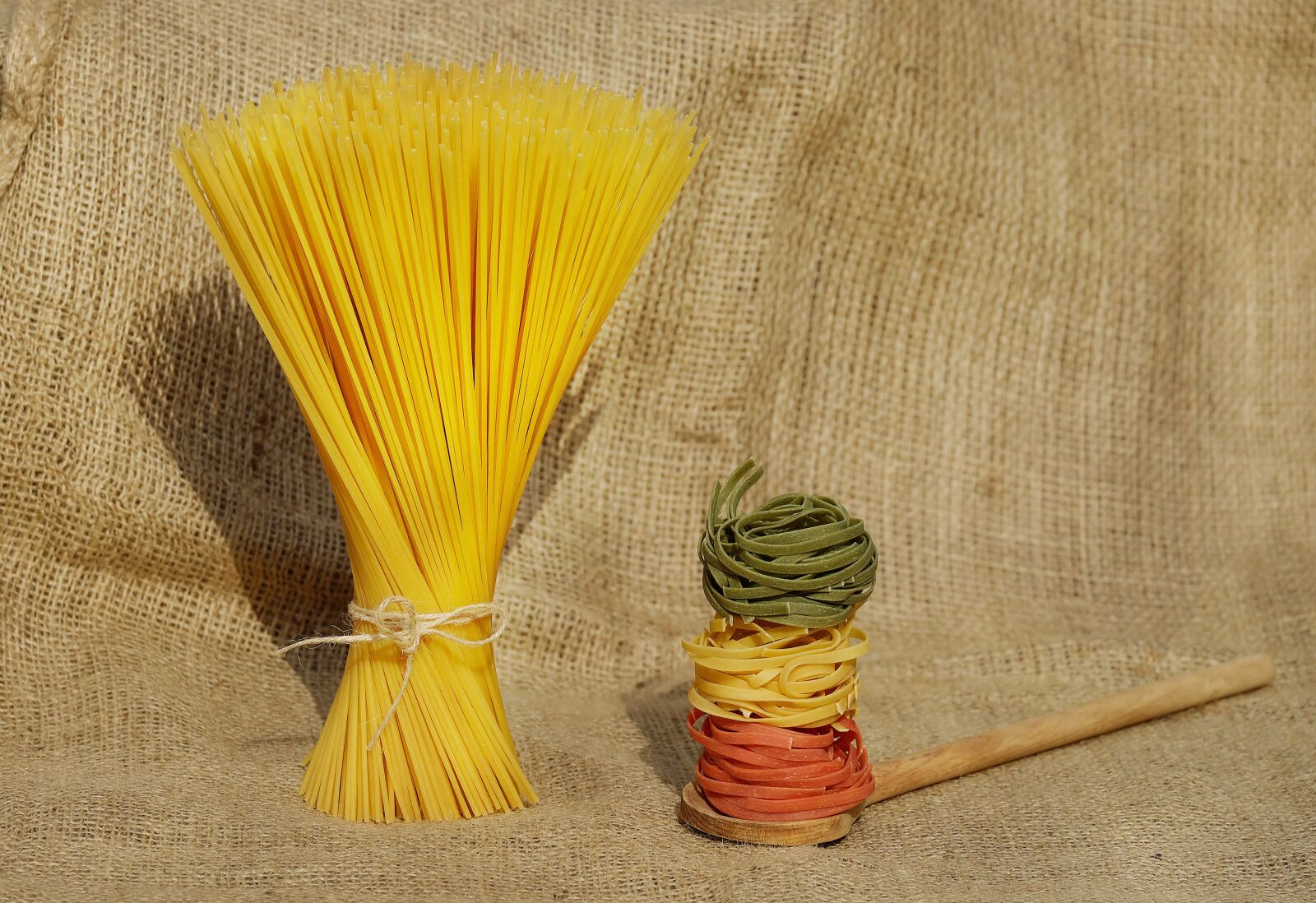 Fujifilm X-T10 + Fujifilm XC 50-230mm F4.5-6.7 OIS sample photo. Noodles, spaghetti, pasta photography
