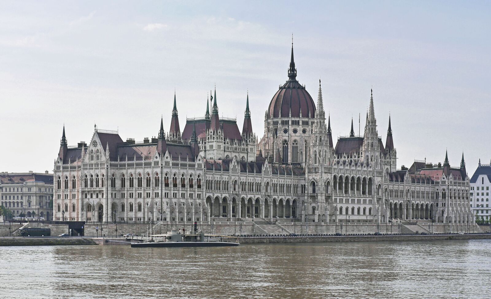 Panasonic Lumix DMC-GH3 sample photo. Budapest, parliament, side of photography