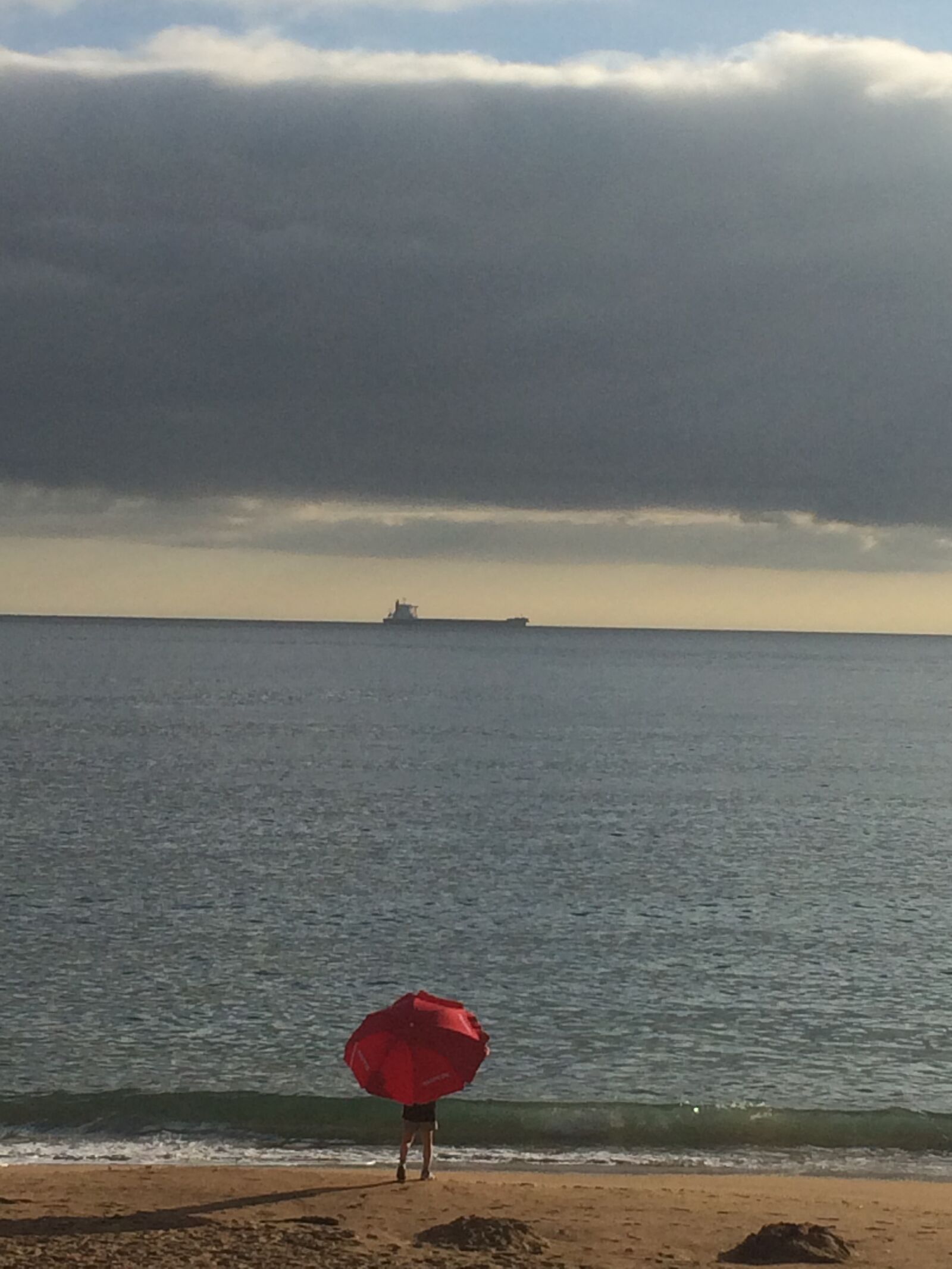 iPhone 5s back camera 4.15mm f/2.2 sample photo. Sea, horizon, boat photography