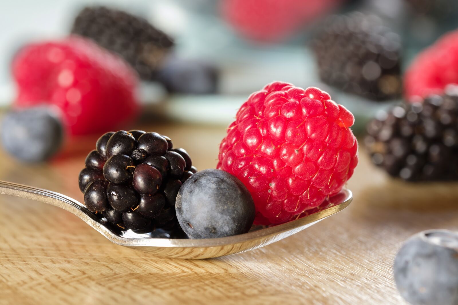 Fujifilm X-T2 + Fujifilm XF 80mm F2.8 R LM OIS WR Macro sample photo. Berries, raspberries, blackberries photography