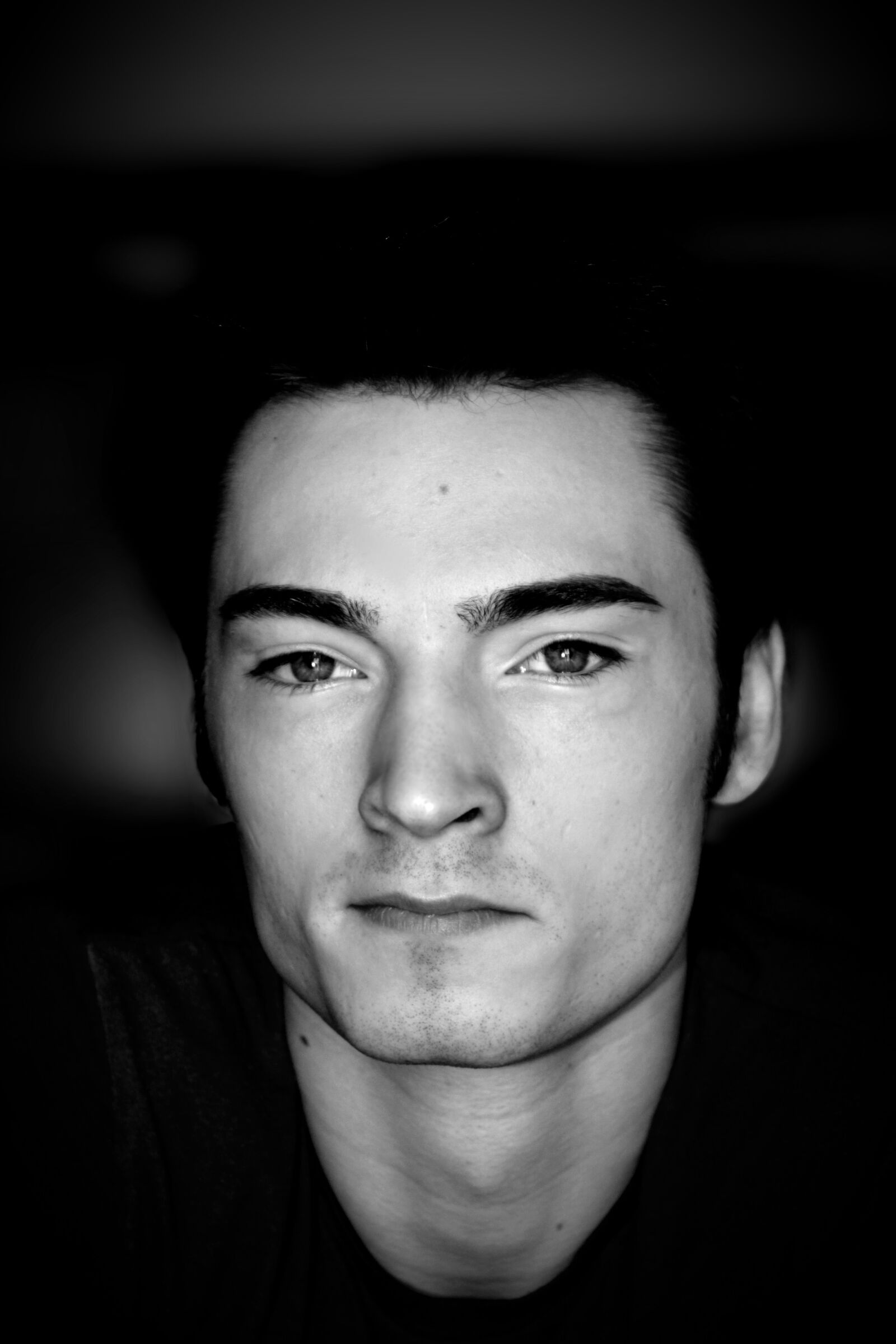 Canon EOS 600D (Rebel EOS T3i / EOS Kiss X5) sample photo. Headshot, black and white photography
