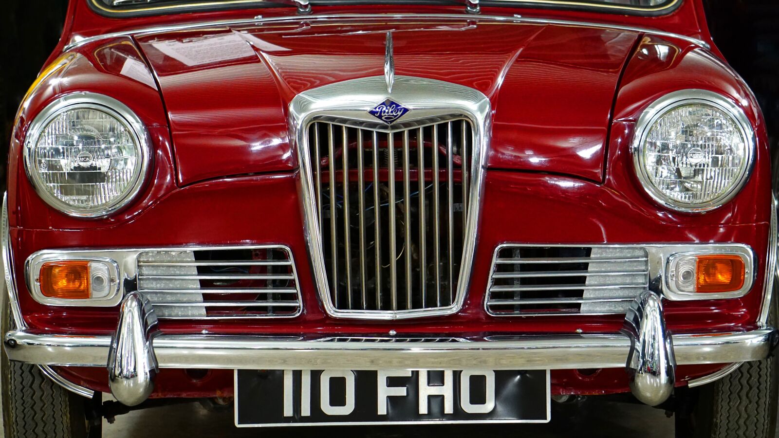 Sony E 55-210mm F4.5-6.3 OSS sample photo. British car, classic, british photography