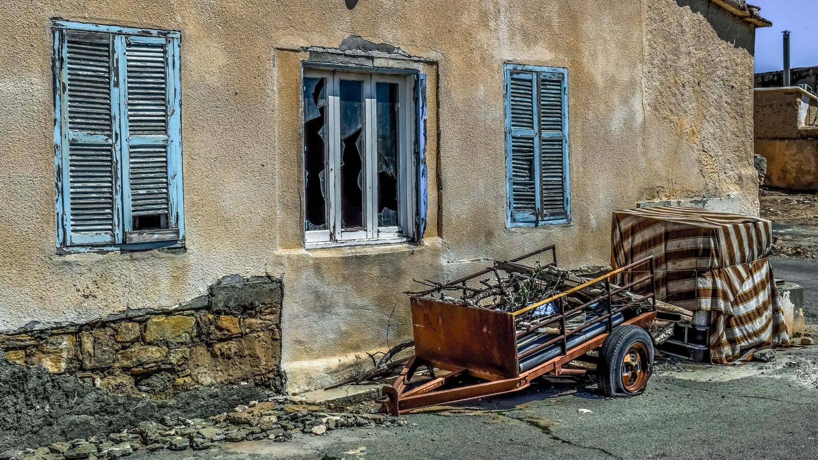 Nikon D3300 sample photo. Old, house, window photography