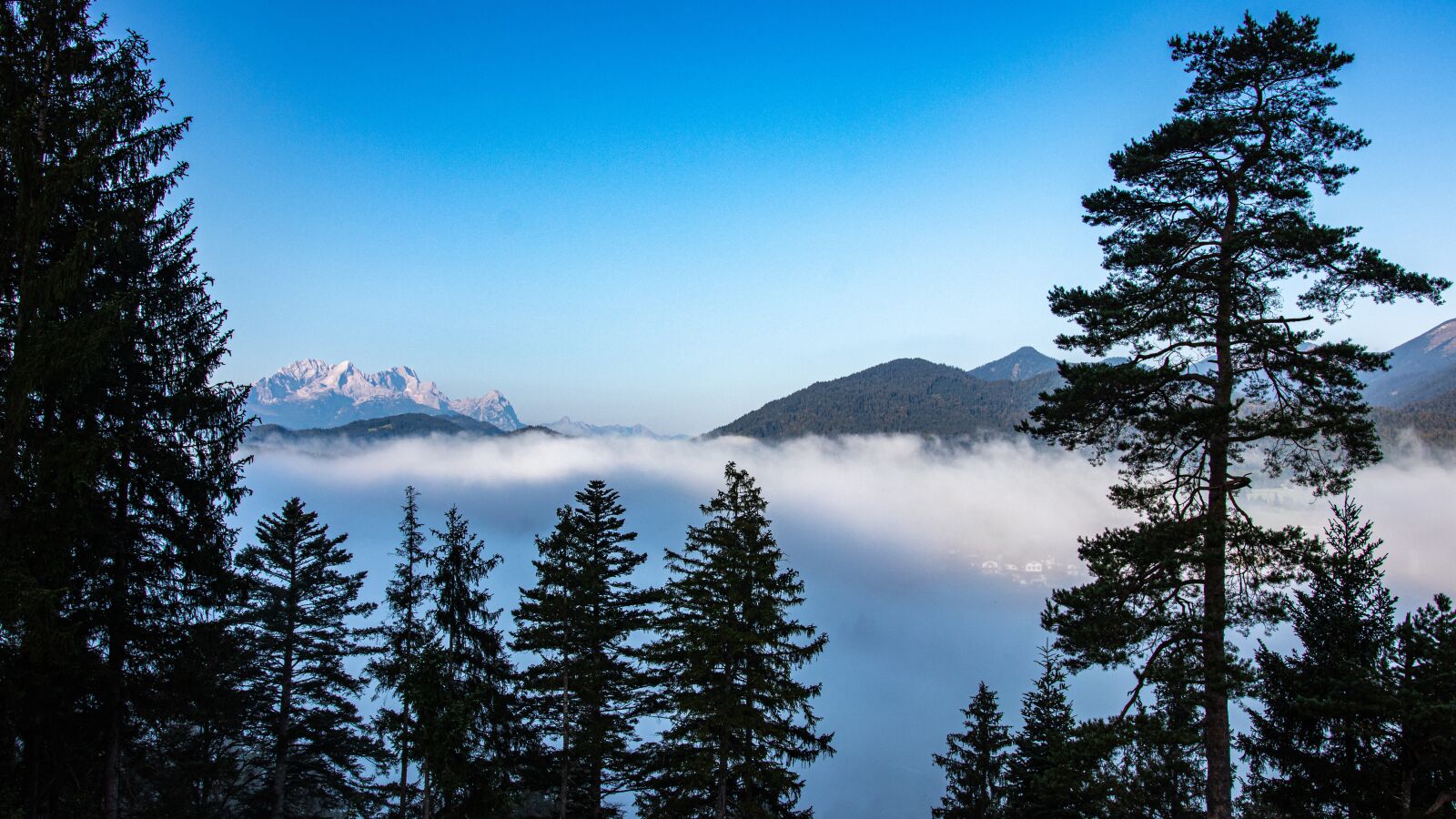 Canon EOS 80D sample photo. Mountains, fog, landscape photography
