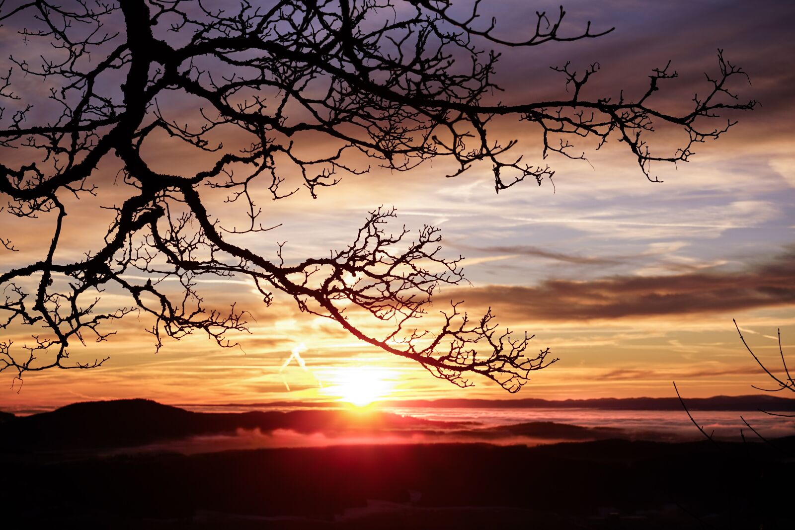 Sony a7 II + Sony FE 28-70mm F3.5-5.6 OSS sample photo. Sunset, sky, clouds photography