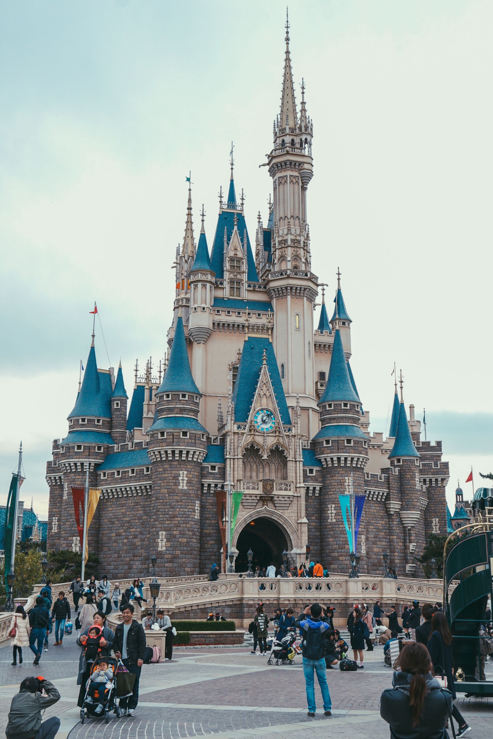 Sony a7R II + Sony Vario Tessar T* FE 24-70mm F4 ZA OSS sample photo. Architecture, travel, city photography