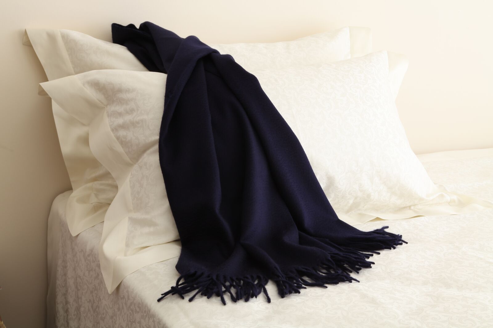 Canon EOS 5D Mark II sample photo. Scarf, pashmina, the bed photography