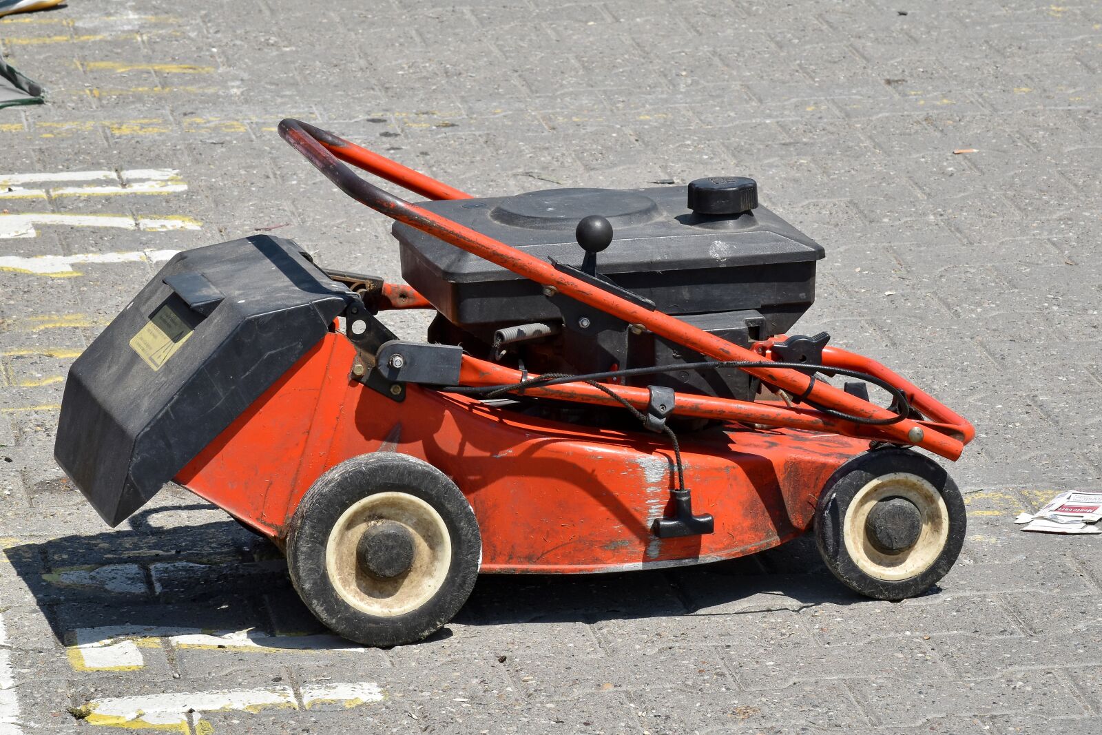 Nikon D5500 sample photo. Asphalt, diesel, engine, lawnmower photography