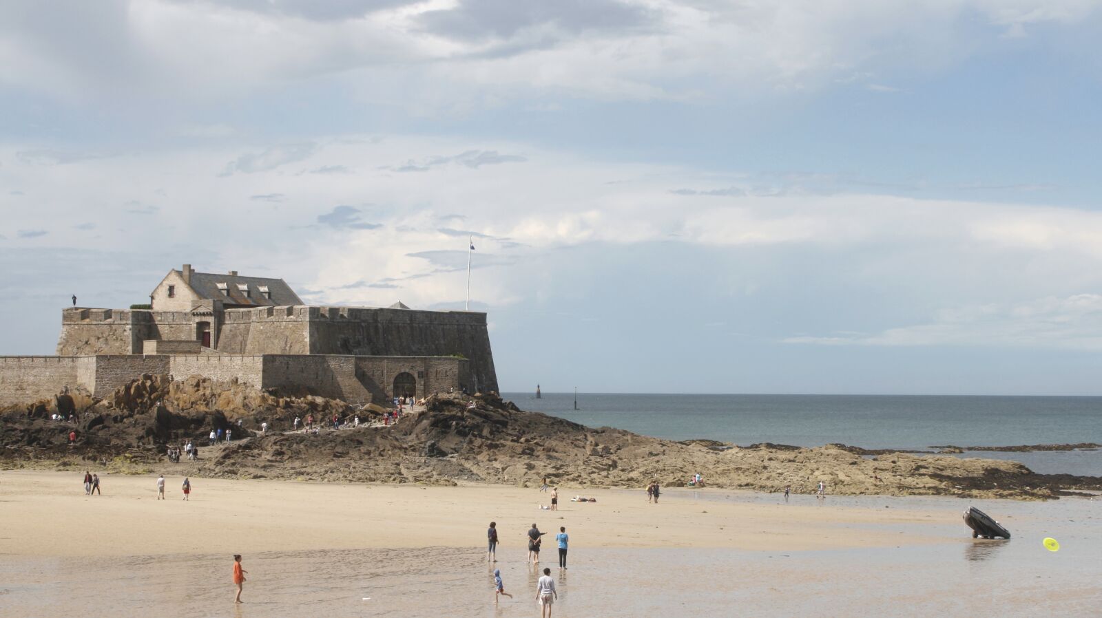 Canon EOS 1000D (EOS Digital Rebel XS / EOS Kiss F) sample photo. Beach, brittany, castle photography