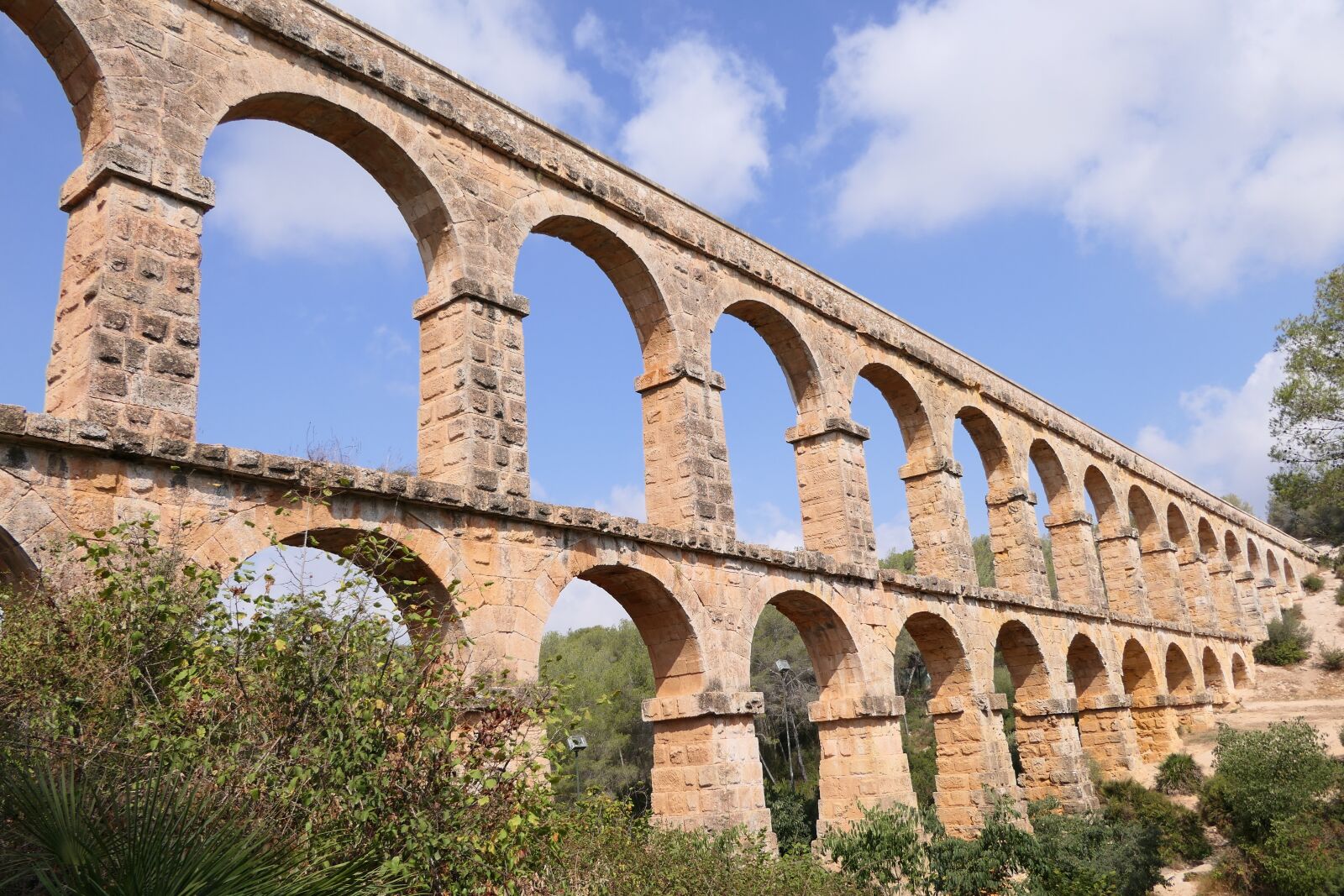 Panasonic Lumix DMC-FZ2500 (Lumix DMC-FZ2000) sample photo. Aqueduct, of, tarragona photography