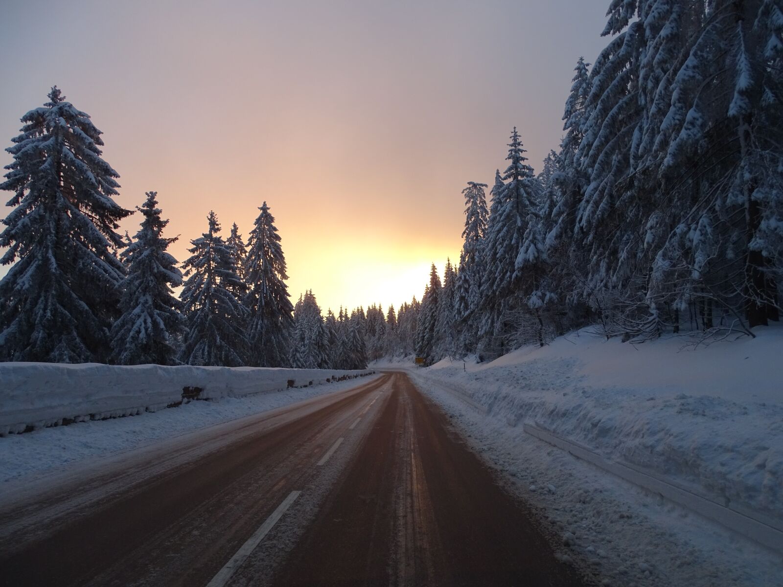 Sony Cyber-shot DSC-HX400V sample photo. Winter, road, wintry photography