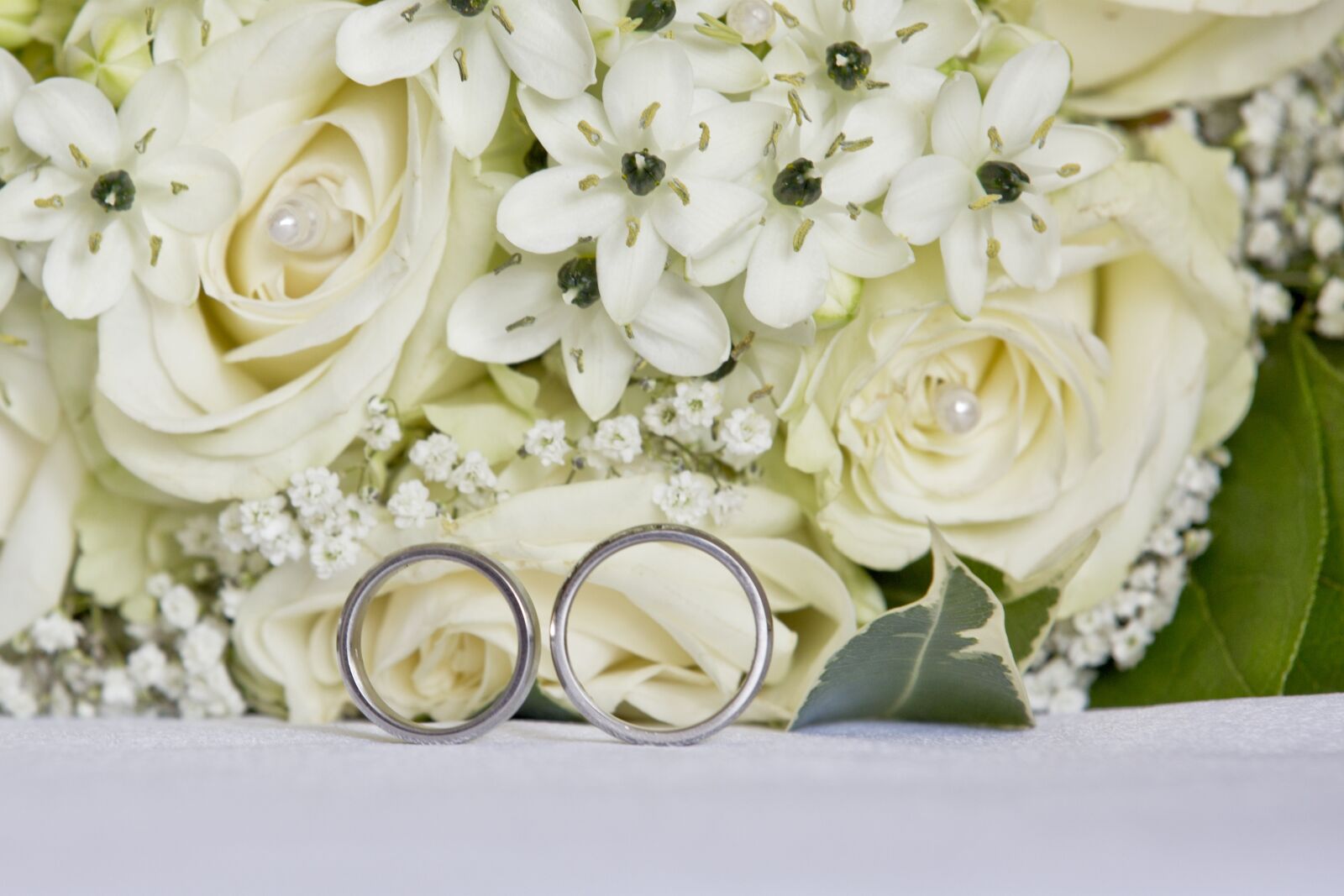 Canon EOS 5D Mark III sample photo. Wedding, bouquet, roses photography