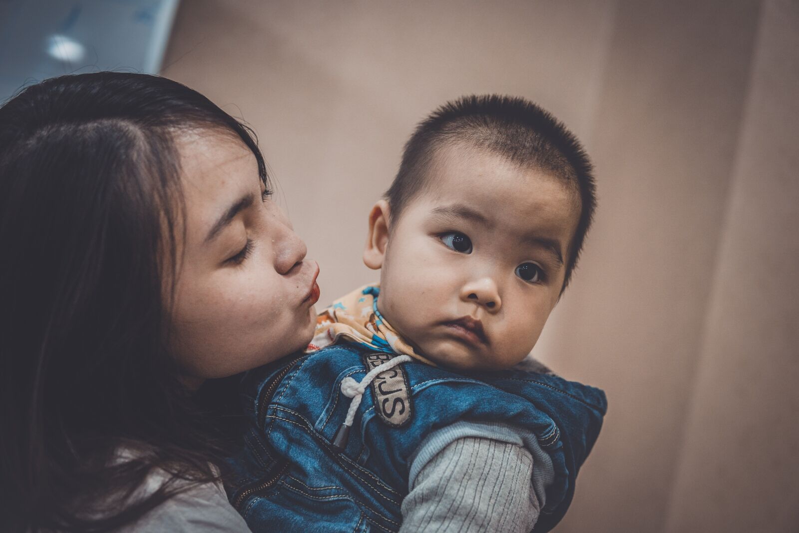 30mm F1.4 DC DN | Contemporary 016 sample photo. Happy, love, funny photography