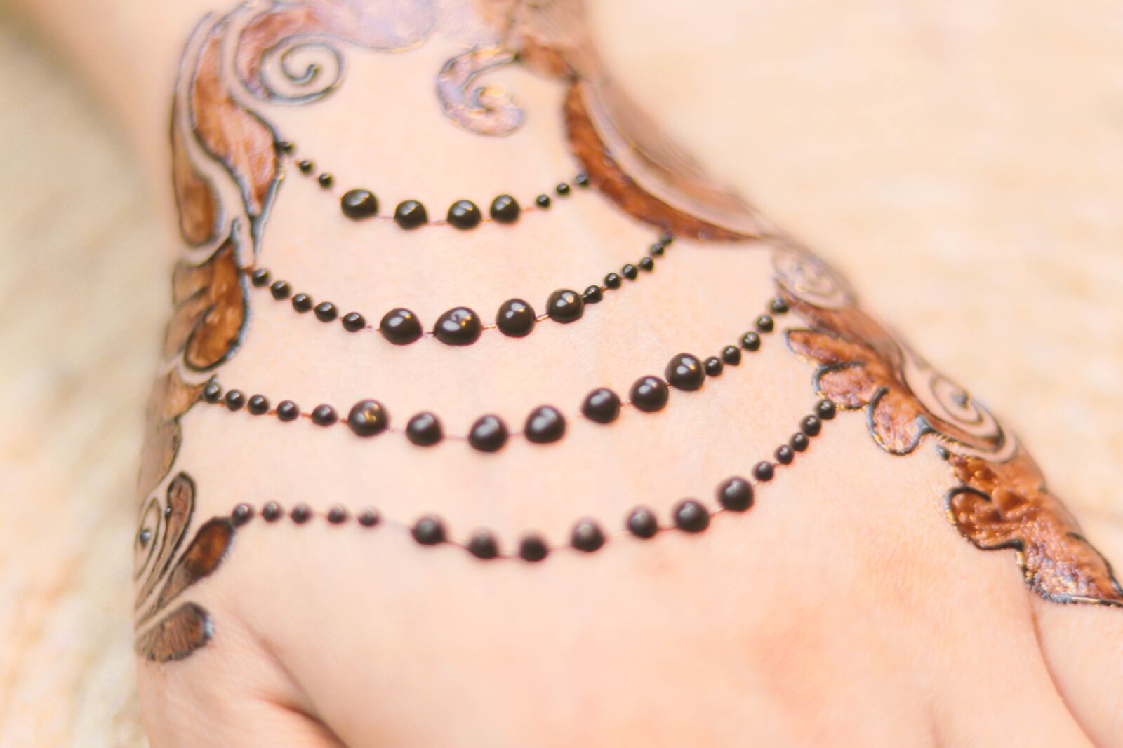 Canon EOS 80D sample photo. Jewellery, henna art, girl photography