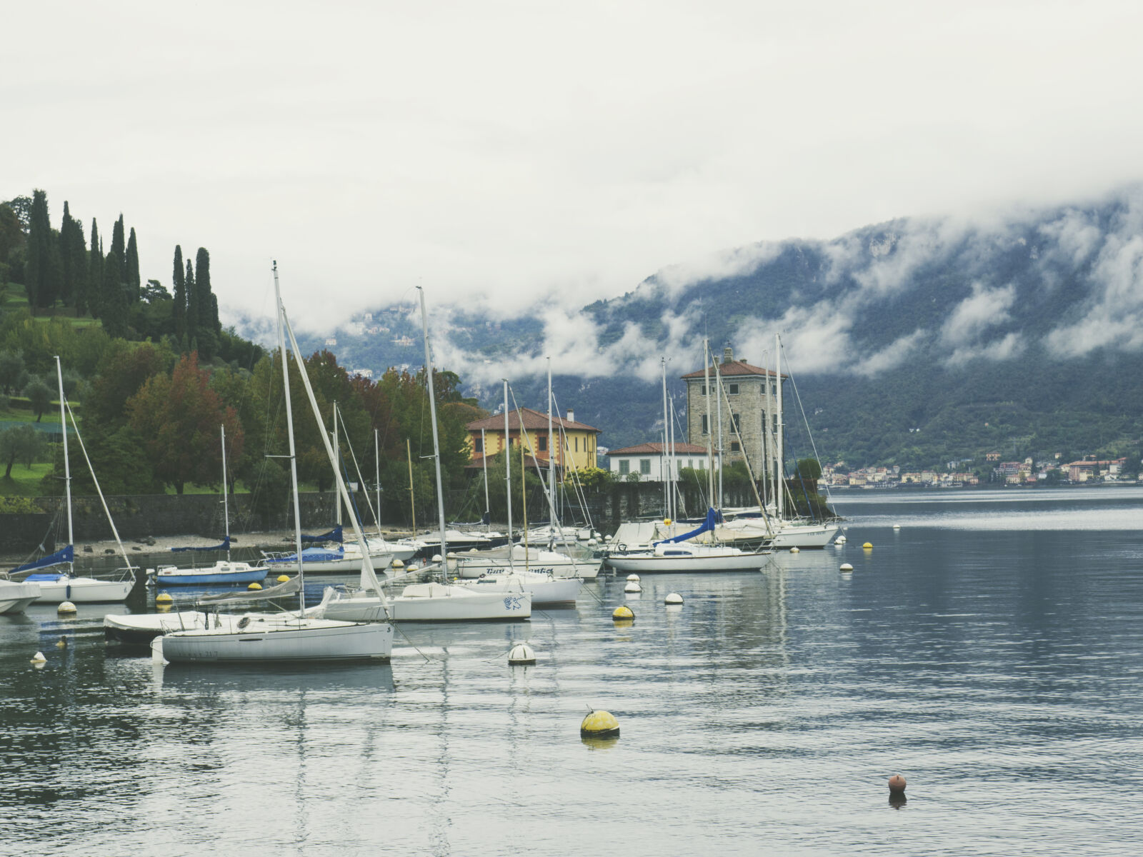 Olympus OM-D E-M10 II sample photo. Clouds, houses, lake, mountain photography