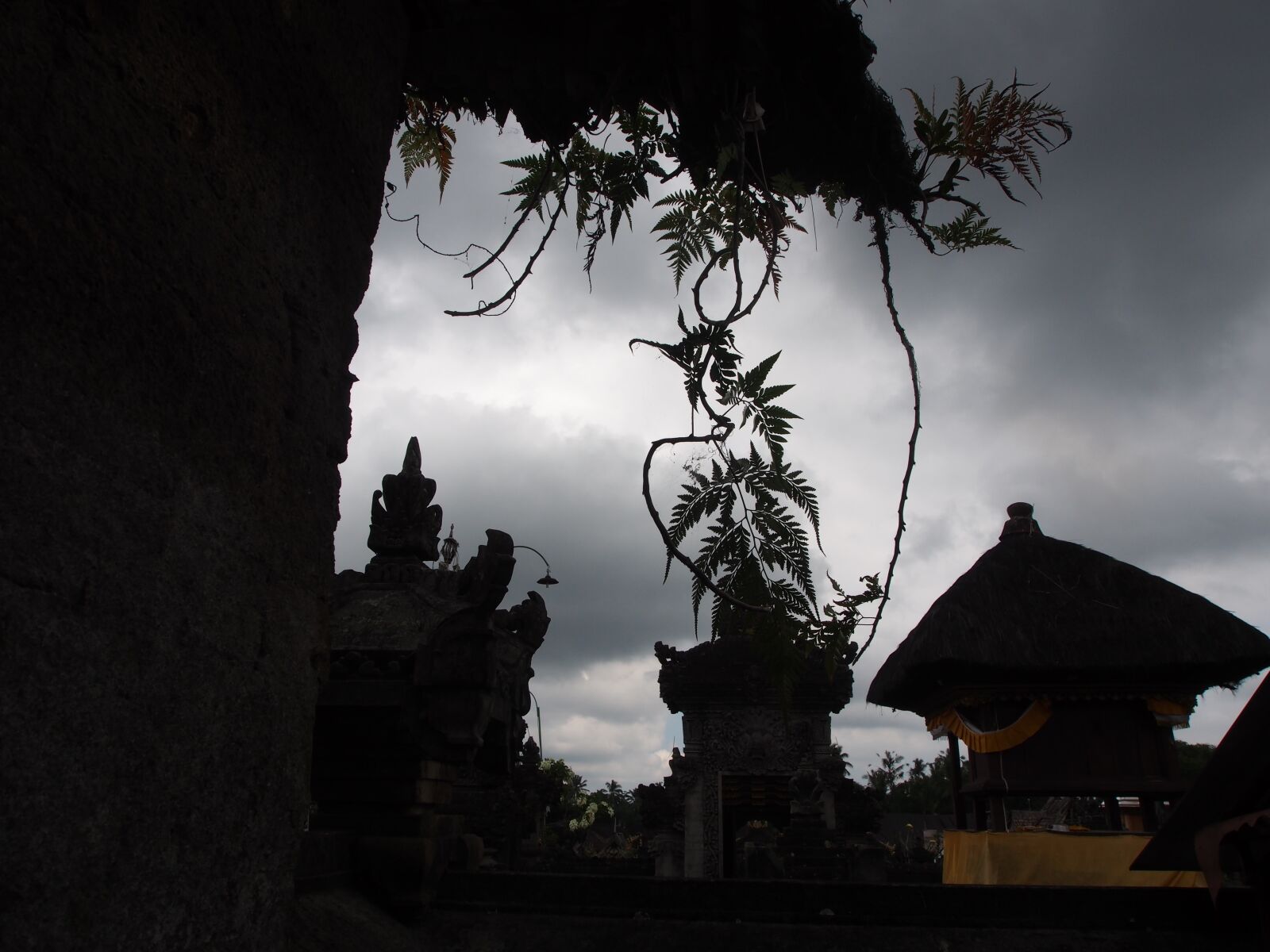 Olympus OM-D E-M5 sample photo. Travel, bali, temple photography