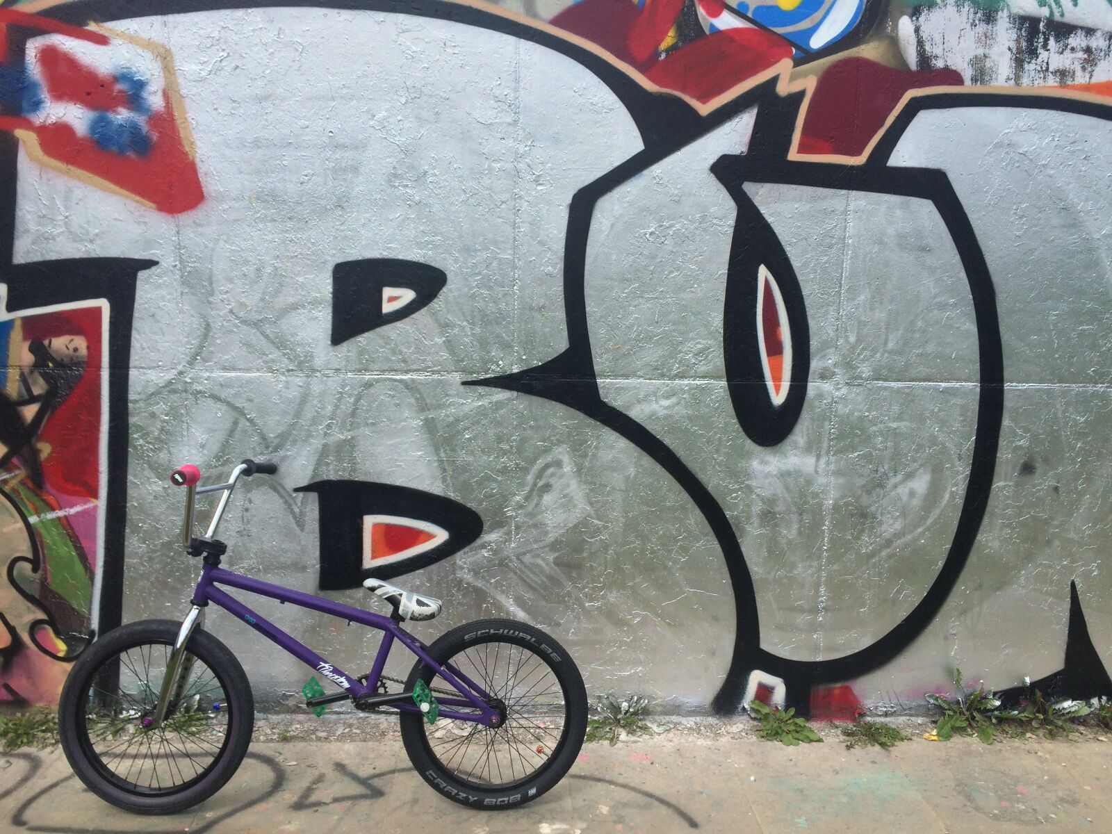 iPhone 5s back camera 4.15mm f/2.2 sample photo. Bmx, grafiti photography