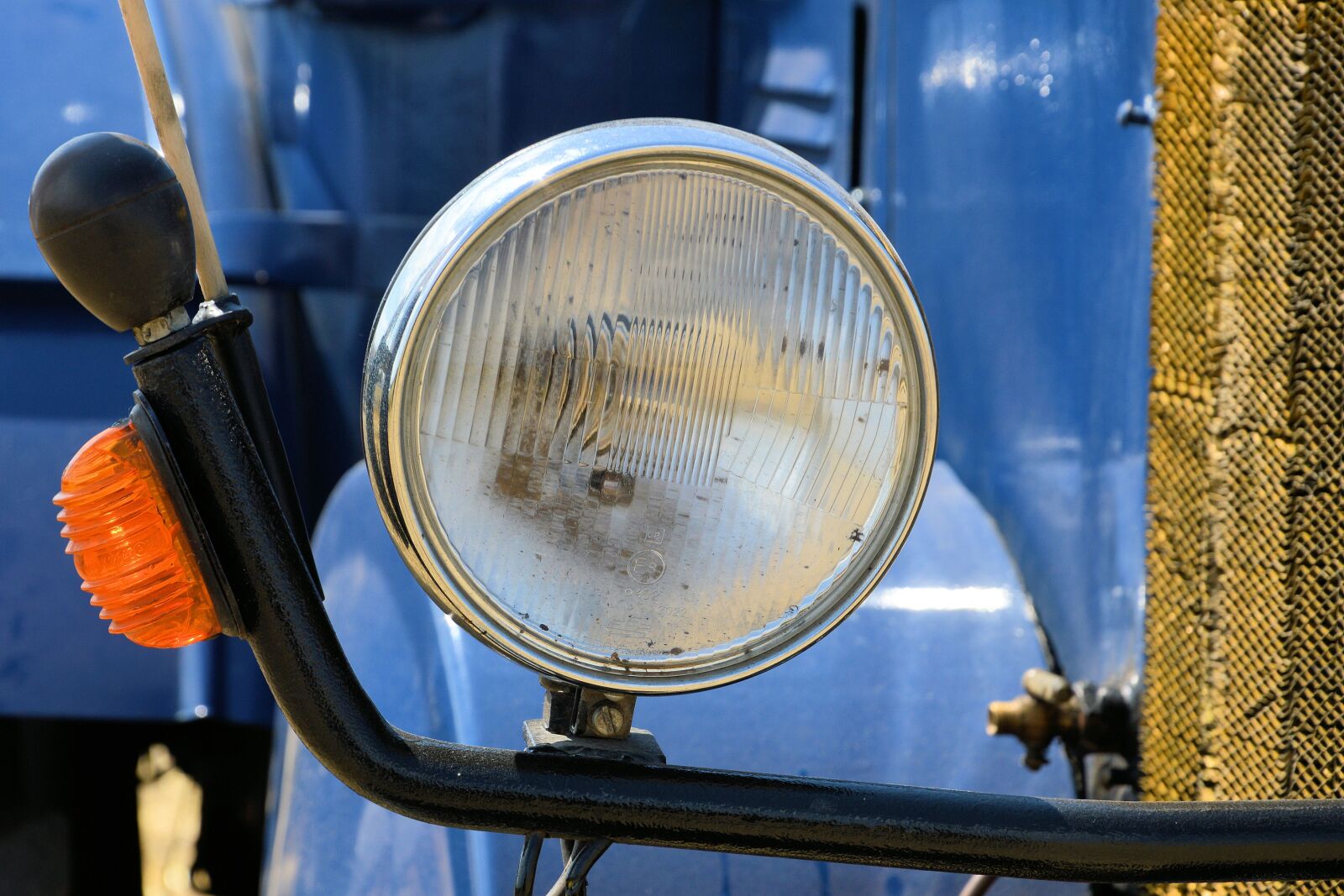 Nikon D3200 sample photo. Spotlight, tractor, historically photography