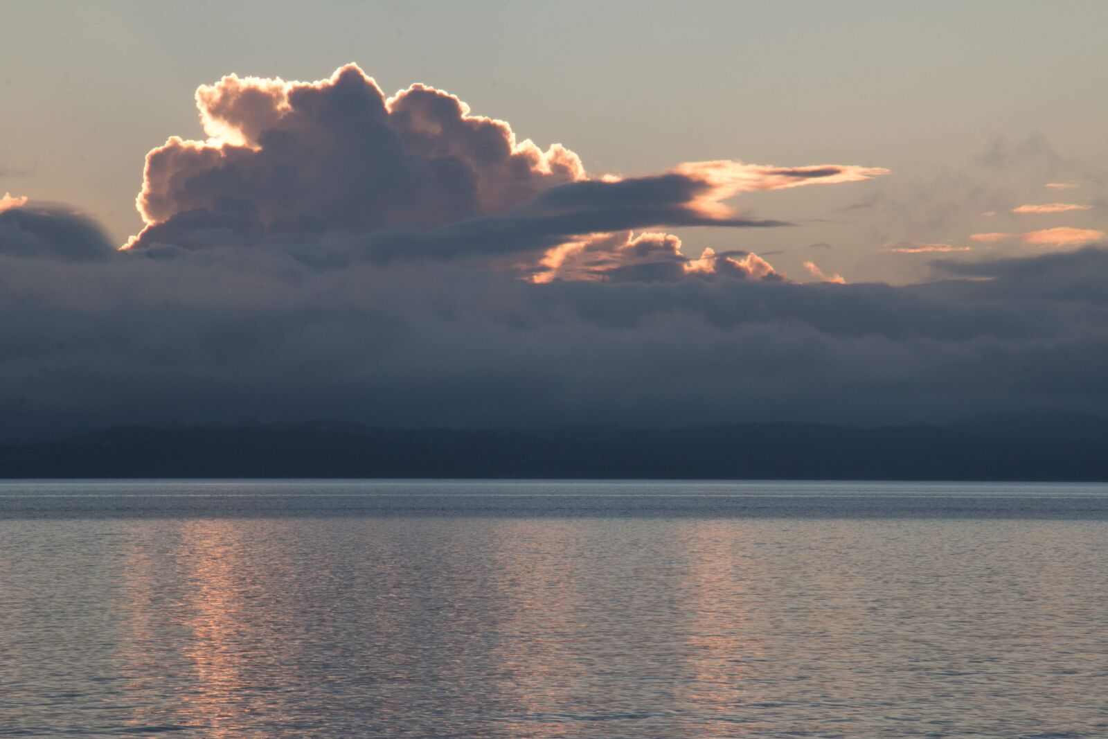 Canon EOS 70D sample photo. Calm, sunrise, beach photography