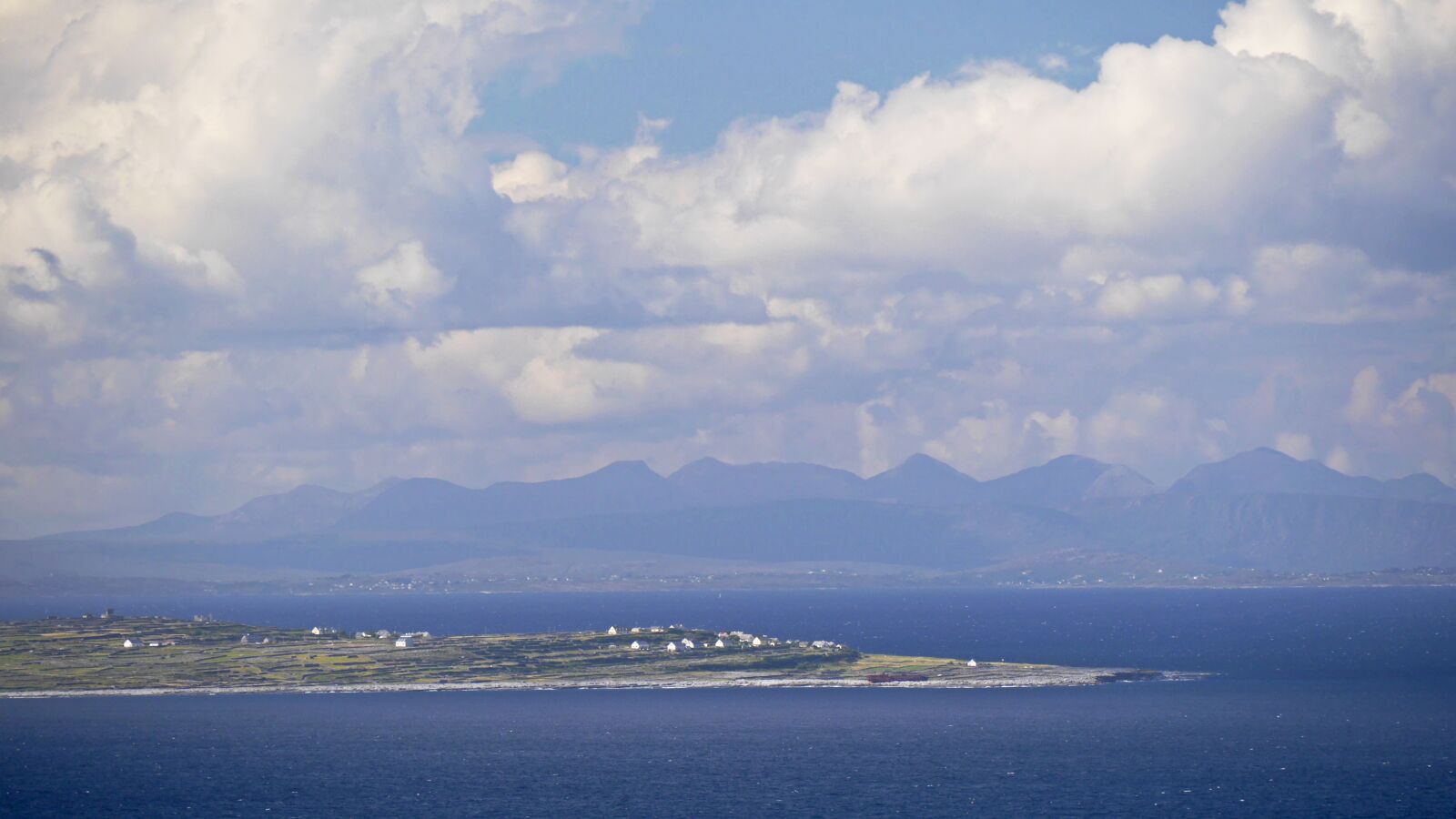 Panasonic Lumix DMC-GH3 sample photo. Ireland, landscape, lighting photography