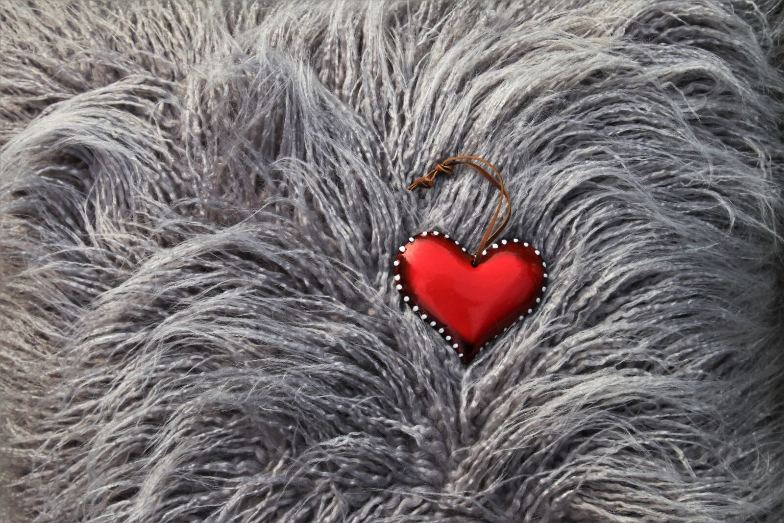 Canon EOS 80D sample photo. Heart, pillow, love photography