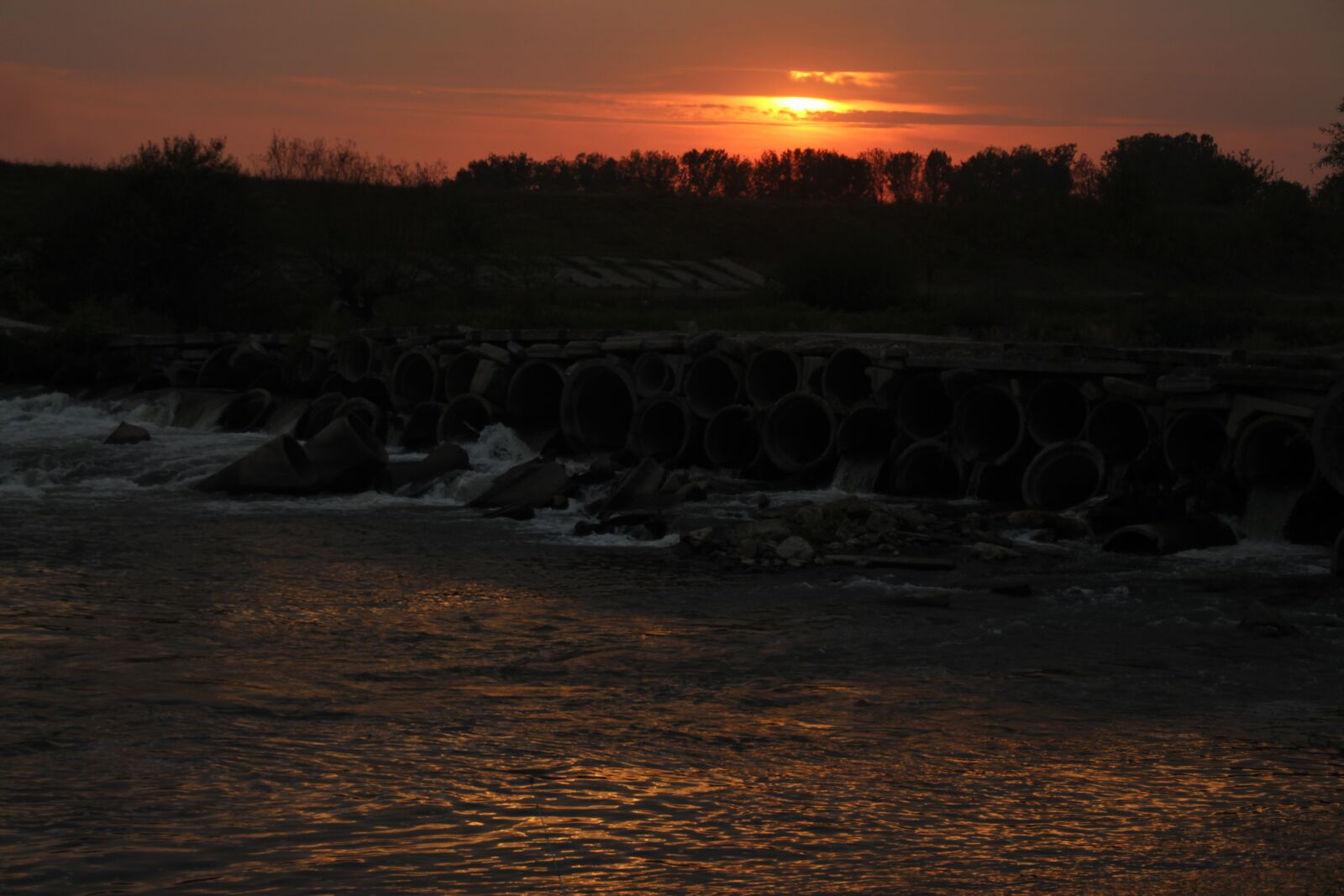 Canon EOS 700D (EOS Rebel T5i / EOS Kiss X7i) sample photo. Sunset, water, reflection photography