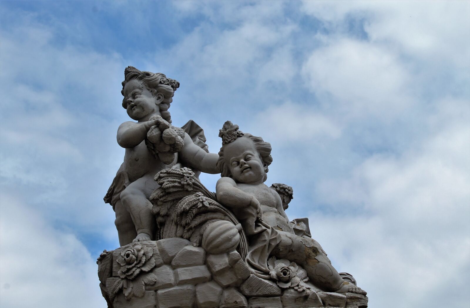 Canon EOS 1300D (EOS Rebel T6 / EOS Kiss X80) sample photo. Sculpture, cherub, angel photography