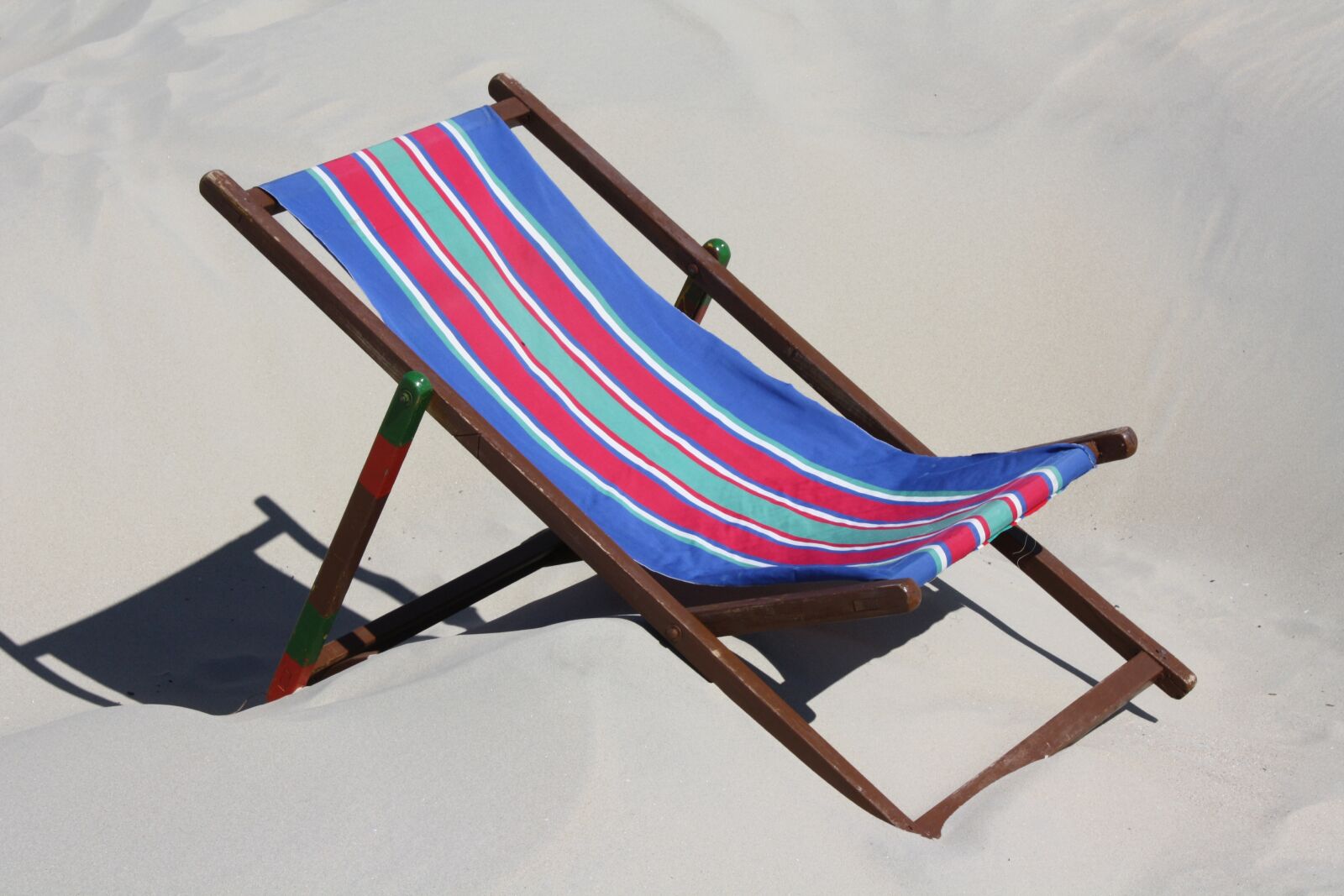 Canon EOS 1000D (EOS Digital Rebel XS / EOS Kiss F) sample photo. Beach, chair, germany photography