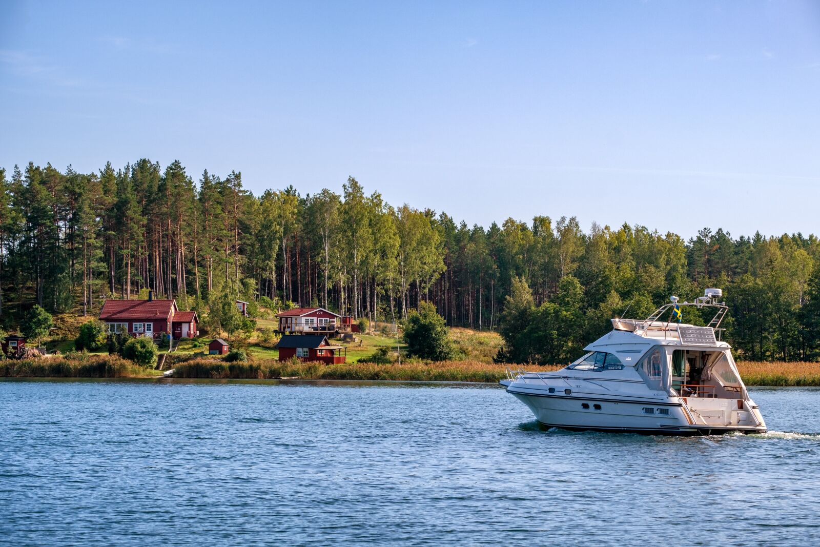 Fujifilm X-T2 + Fujifilm XF 55-200mm F3.5-4.8 R LM OIS sample photo. Boat, yacht, powerboat photography