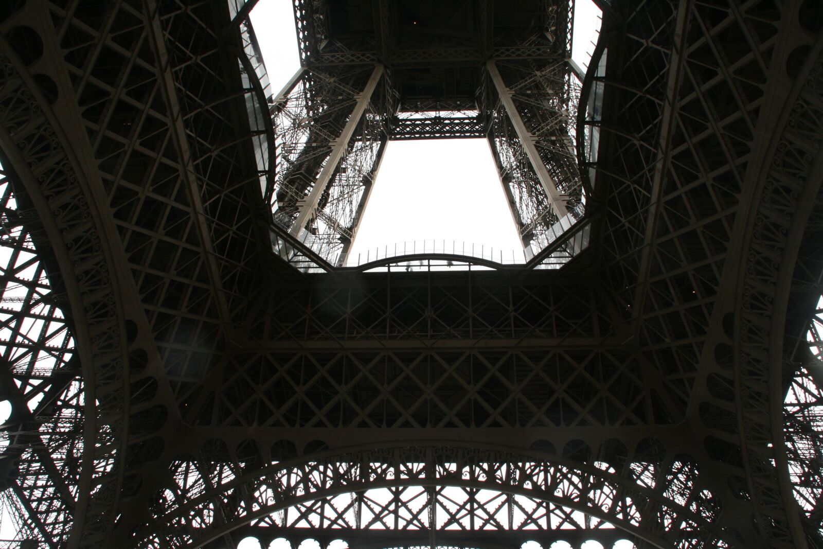 Canon EOS 400D (EOS Digital Rebel XTi / EOS Kiss Digital X) sample photo. Architecture, tallest, glass items photography