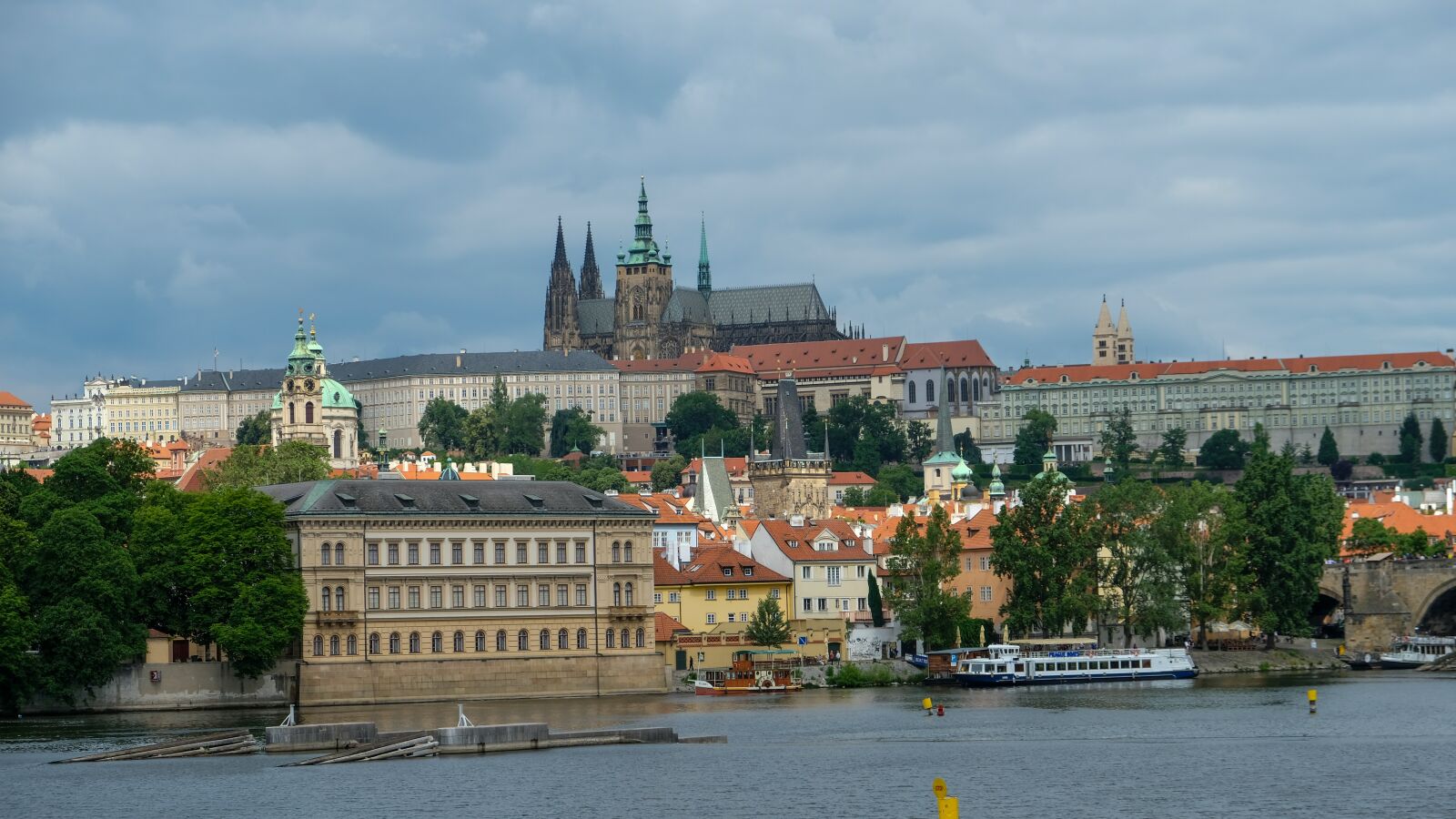 Fujifilm XF 18-55mm F2.8-4 R LM OIS sample photo. Prague, praha, moldova photography