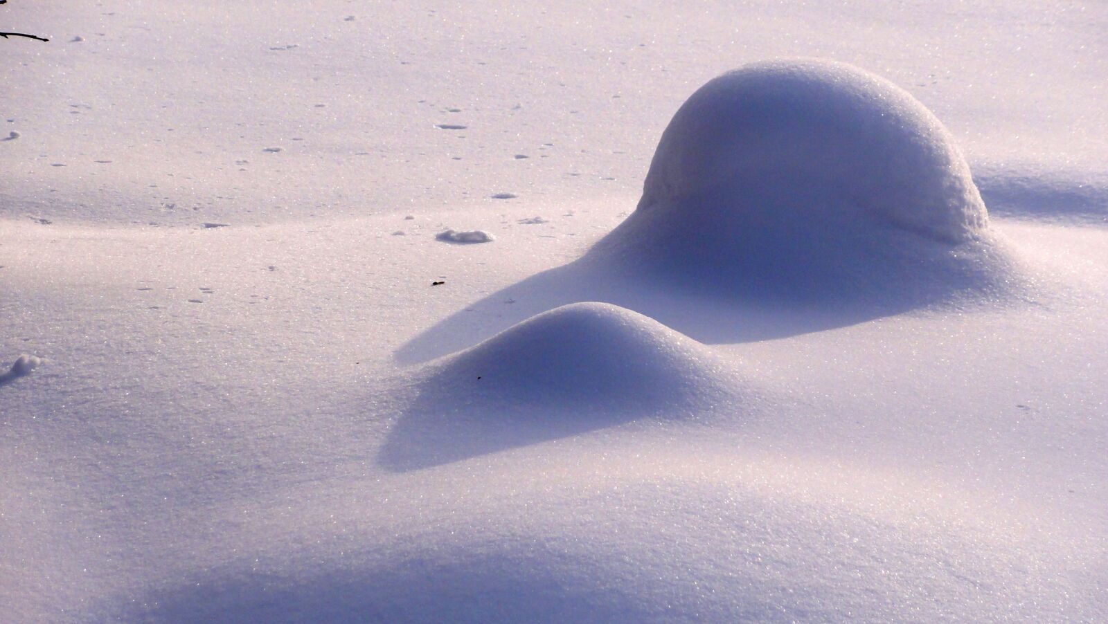 Sony DSC-HX5V sample photo. Snow, shadow, winter photography