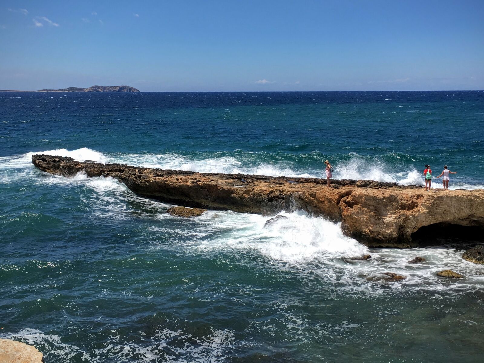 Apple iPhone 6s Plus sample photo. Holiday, rocks, sea photography
