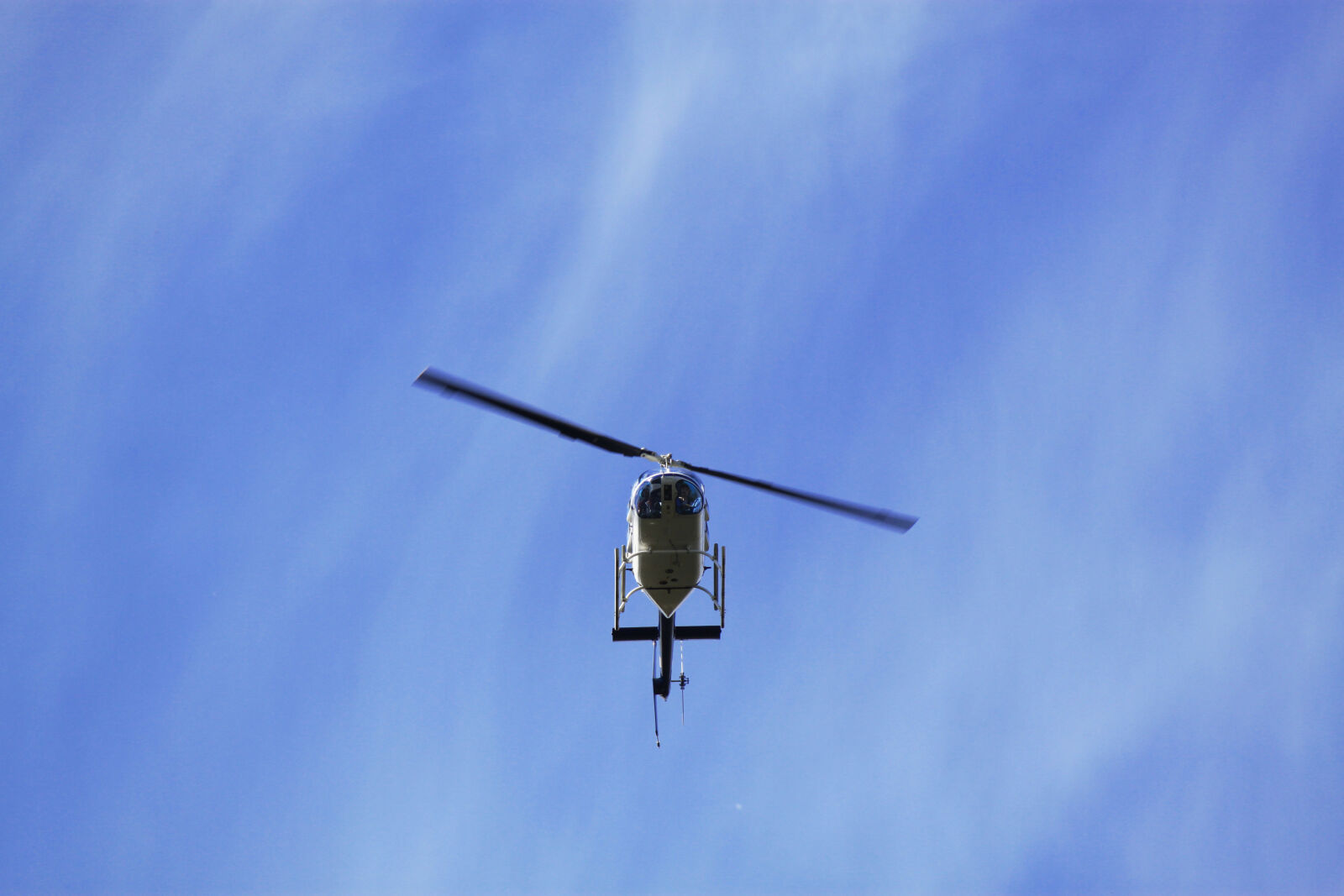 Canon EOS 500D (EOS Rebel T1i / EOS Kiss X3) sample photo. Blue, sky, helicopter, sunny photography