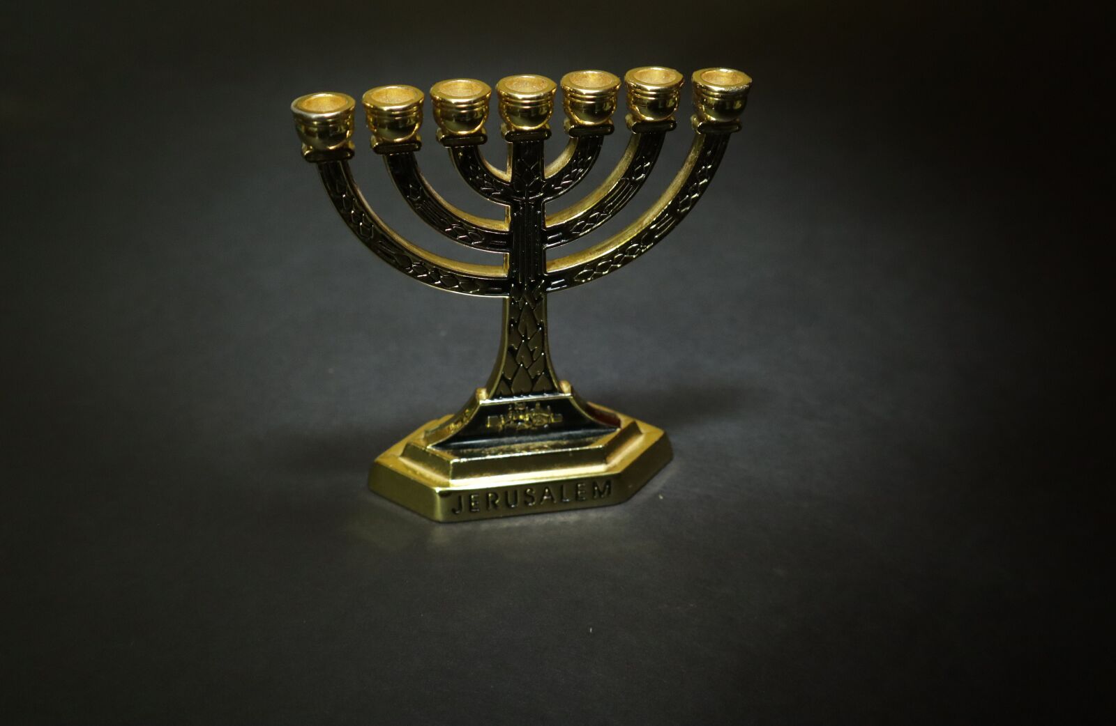 Canon EOS M50 (EOS Kiss M) sample photo. Candlestick, menorah, religion photography