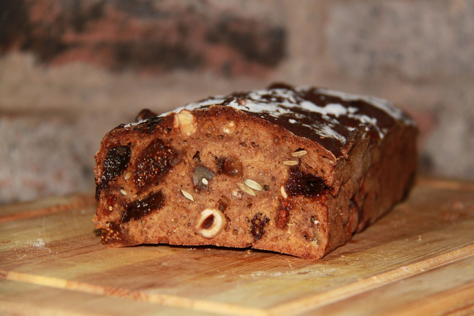 Canon EOS 500D (EOS Rebel T1i / EOS Kiss X3) sample photo. Bread, loaf, mat photography