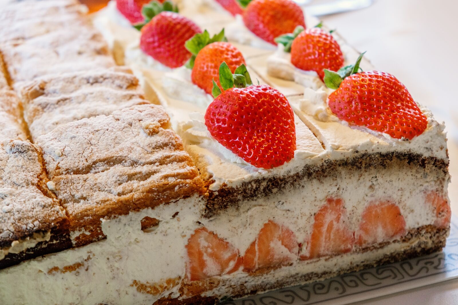 Fujifilm X-T2 sample photo. Cake, strawberry, fruits photography